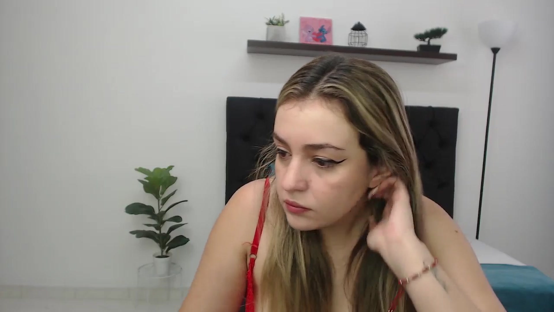 Gallery image thumbnail from CamilleDucan's myfreecams stream on, 01/10/2026, 14:15 image 6 of 20