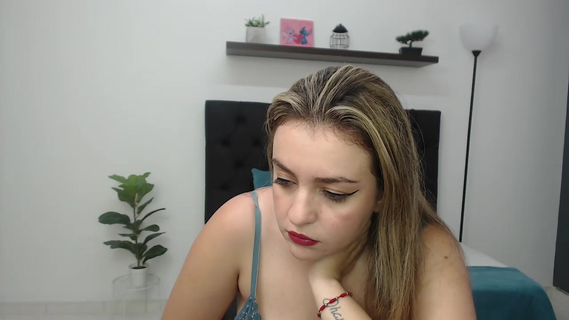 Gallery image thumbnail from CamilleDucan's myfreecams stream on, 01/12/2026, 14:55 image 18 of 20