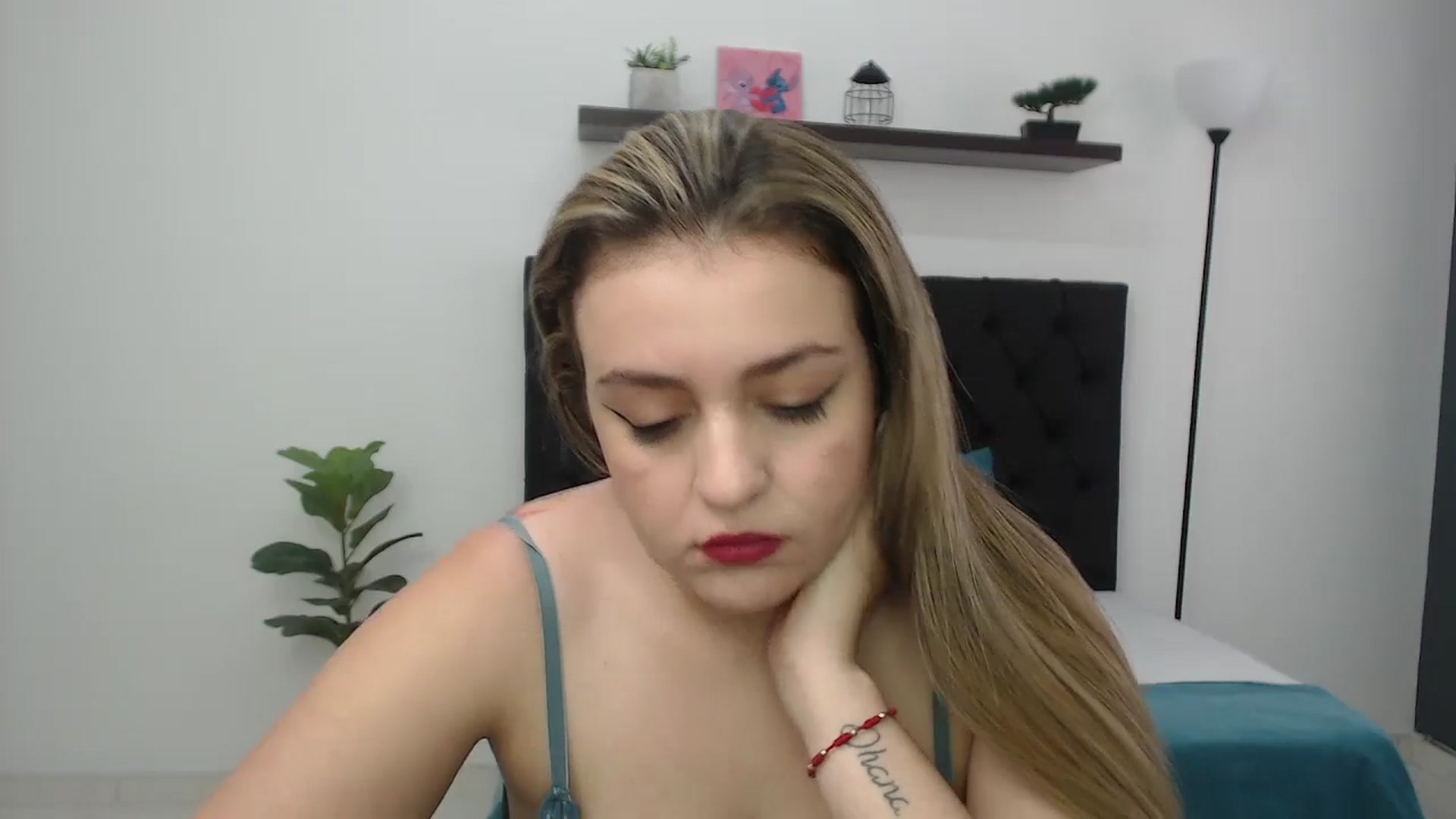 Gallery image thumbnail from CamilleDucan's myfreecams stream on, 01/12/2026, 16:32 image 13 of 20