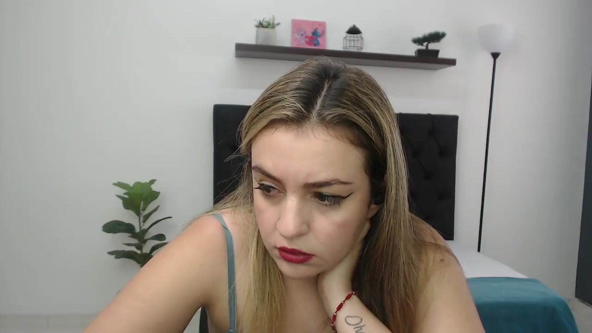 Gallery image thumbnail from CamilleDucan's myfreecams stream on, 01/12/2026, 16:32 image 8 of 20