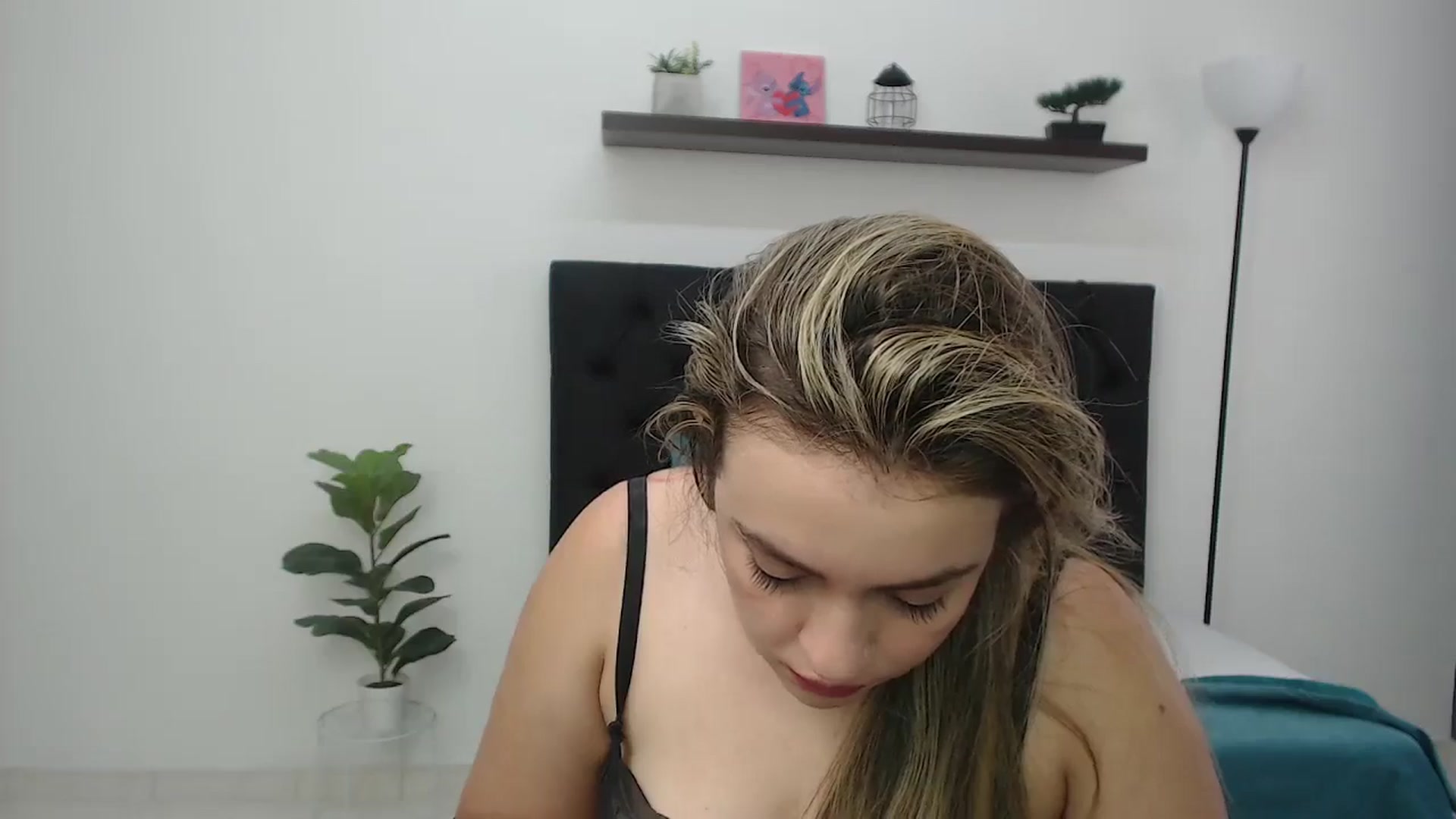 Gallery image thumbnail from CamilleDucan's myfreecams stream on, 01/13/2026, 15:27 image 6 of 20