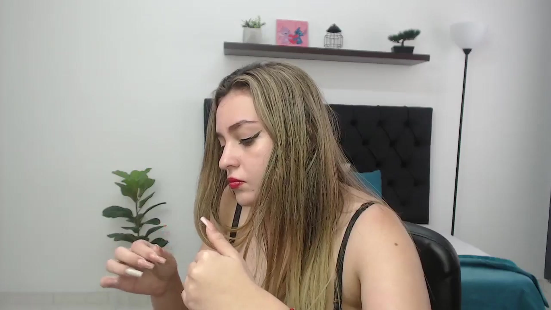 Gallery image thumbnail from CamilleDucan's myfreecams stream on, 01/13/2026, 18:33 image 15 of 20