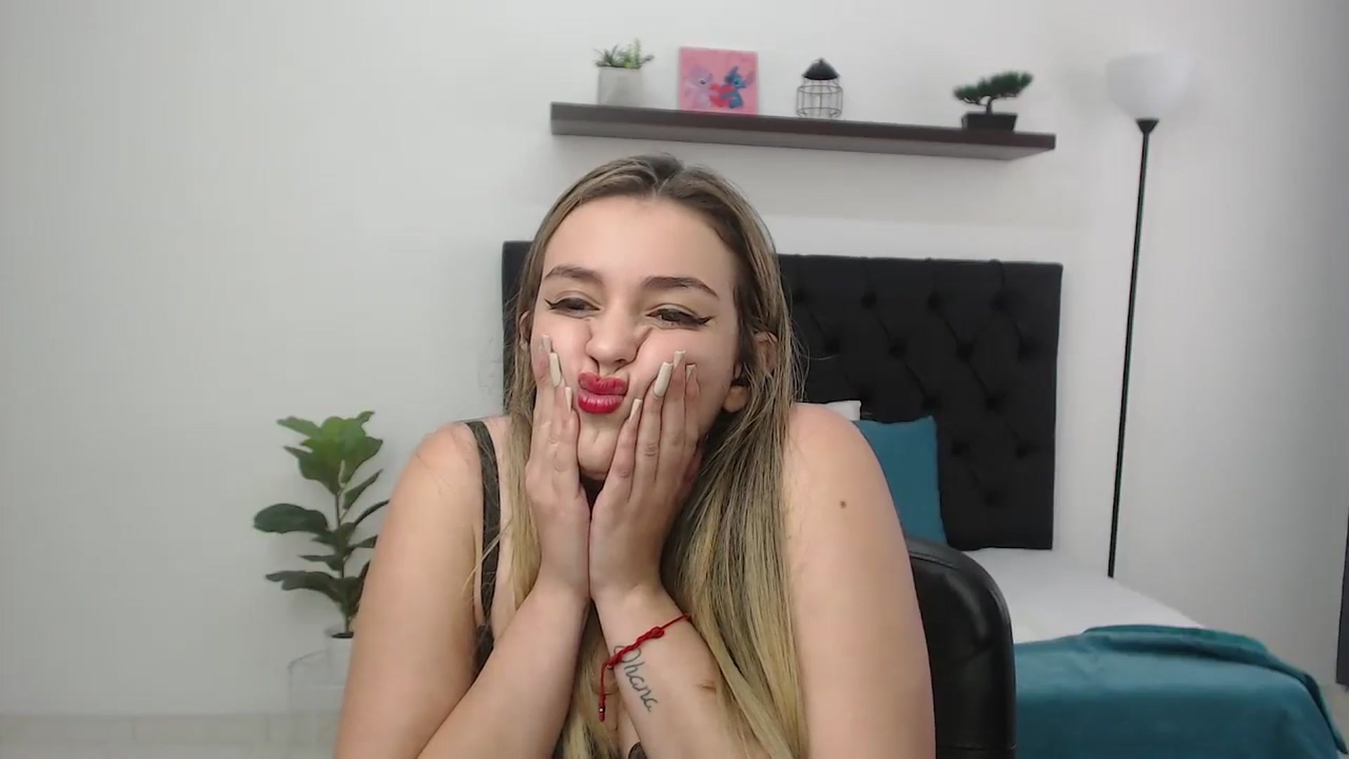 Gallery image thumbnail from CamilleDucan's myfreecams stream on, 01/13/2026, 18:33 image 12 of 20