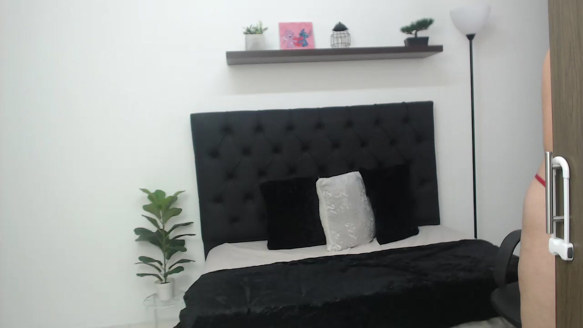Gallery image thumbnail from CamilleDucan's myfreecams stream on, 02/04/2026, 13:54 image 4 of 20