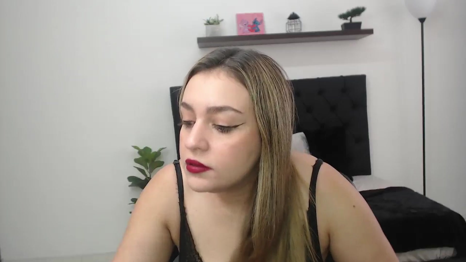 Gallery image thumbnail from CamilleDucan's myfreecams stream on, 02/07/2026, 14:07 image 5 of 20