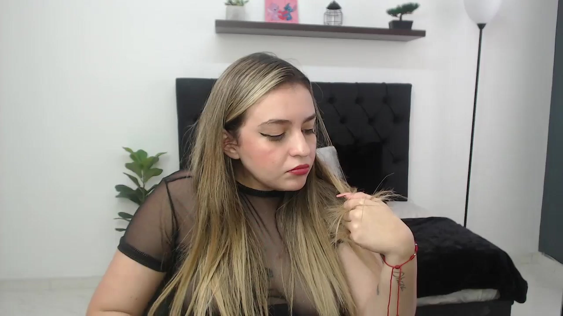 Gallery image thumbnail from CamilleDucan's myfreecams stream on, 02/12/2026, 17:09 image 2 of 20