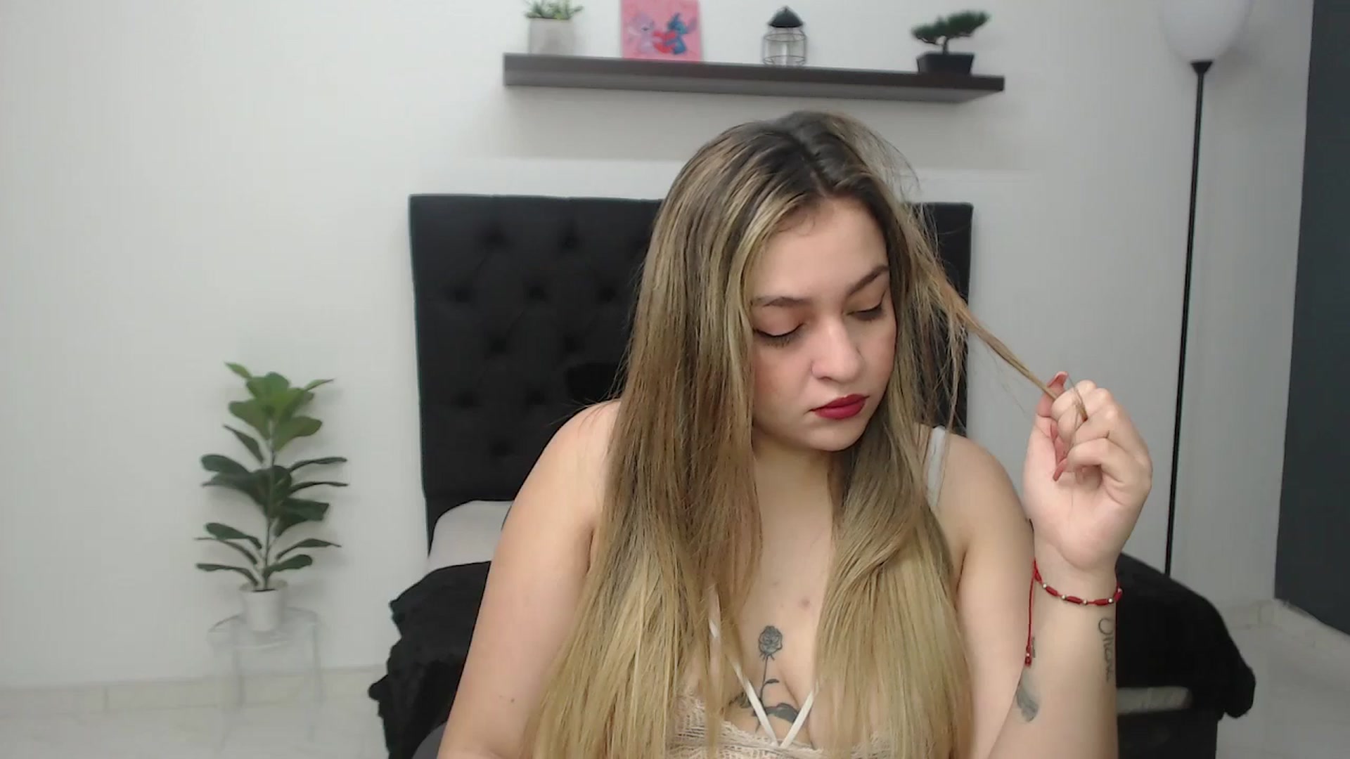 Gallery image thumbnail from CamilleDucan's myfreecams stream on, 02/13/2026, 13:47 image 11 of 20