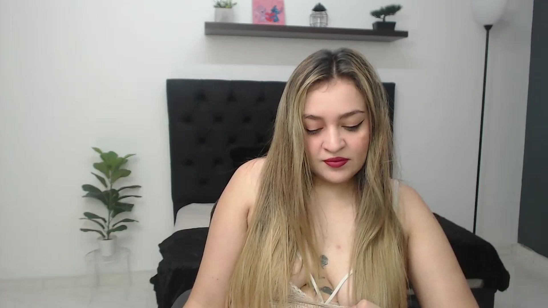 Gallery image thumbnail from CamilleDucan's myfreecams stream on, 02/13/2026, 13:47 image 13 of 20
