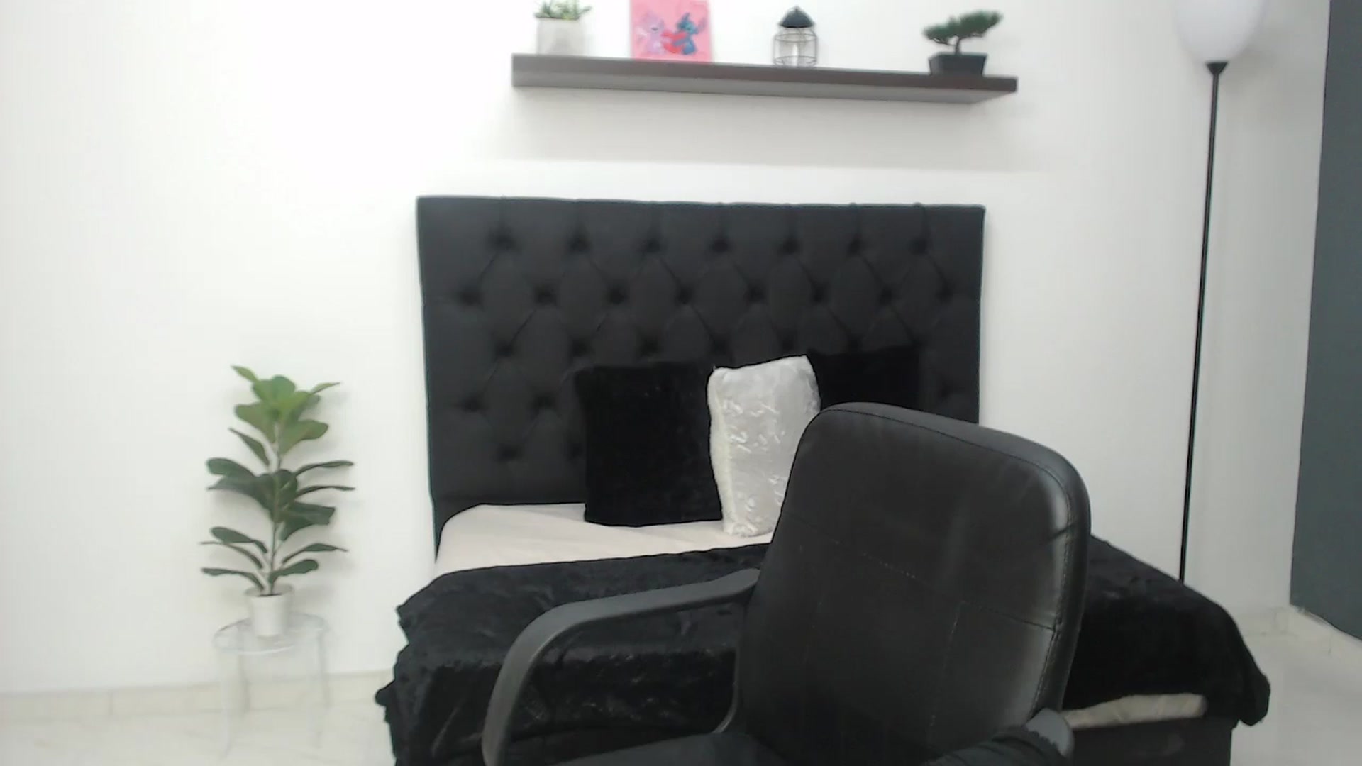 Gallery image thumbnail from CamilleDucan's myfreecams stream on, 02/13/2026, 14:24 image 2 of 20