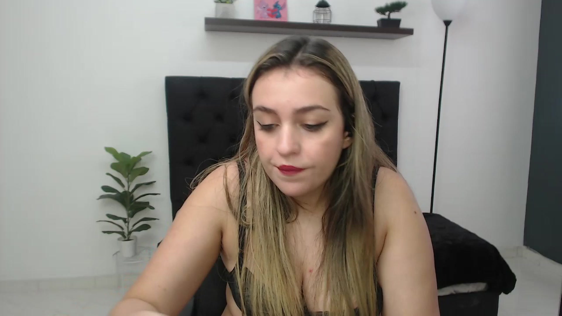 Gallery image thumbnail from CamilleDucan's myfreecams stream on, 02/16/2026, 17:36 image 12 of 20