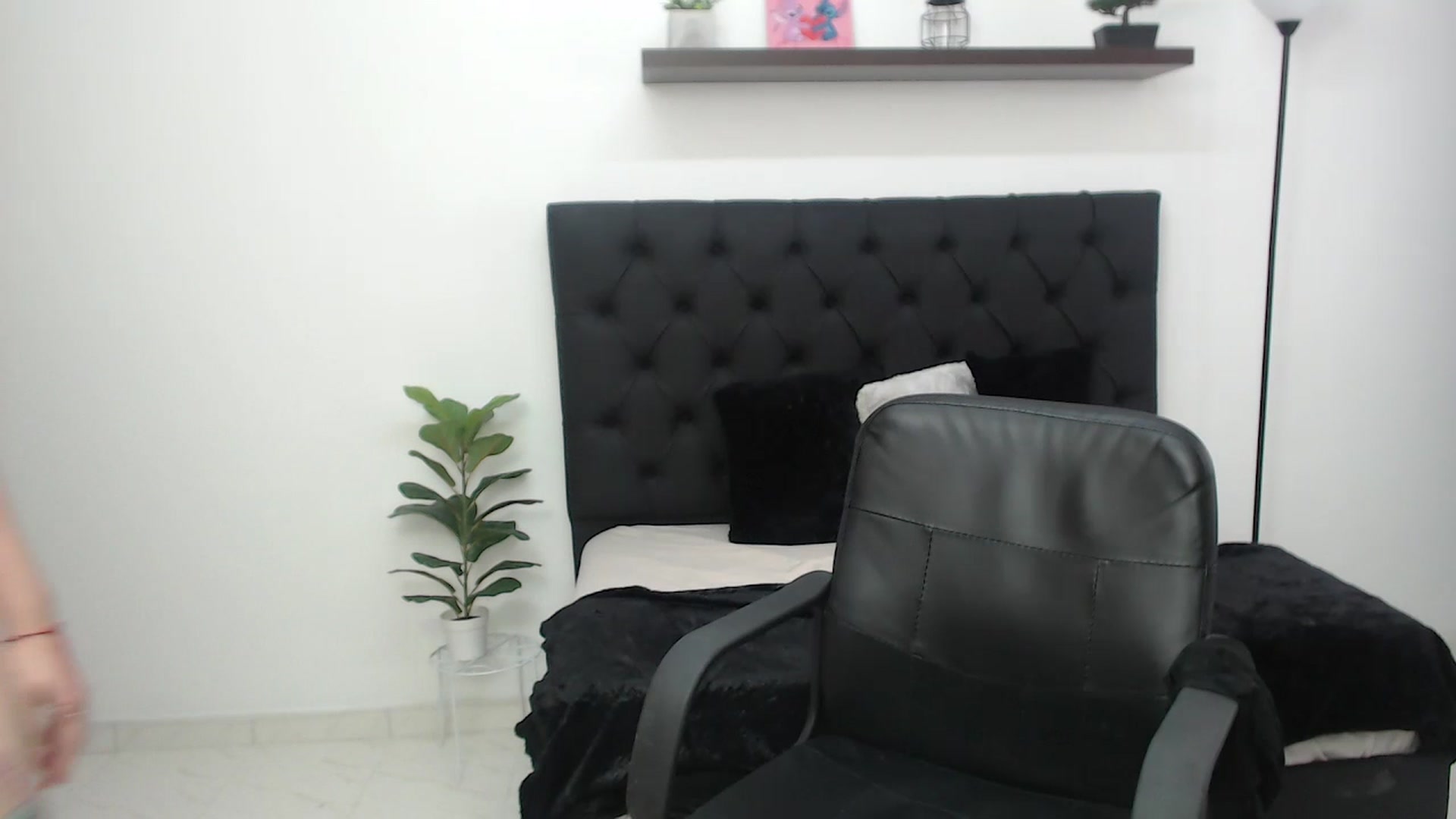 Gallery image thumbnail from CamilleDucan's myfreecams stream on, 02/18/2026, 18:18 image 13 of 20