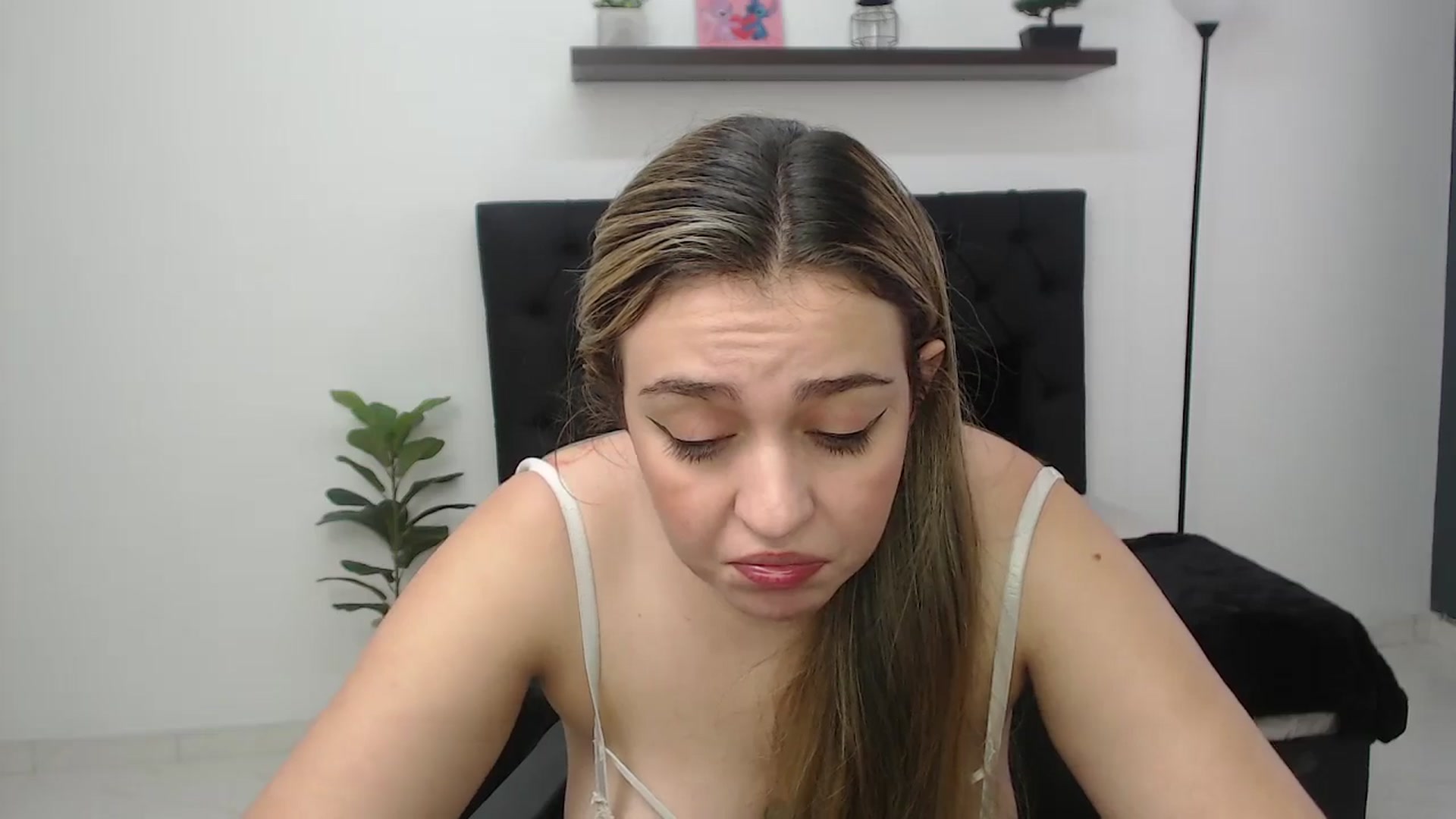 Gallery image thumbnail from CamilleDucan's myfreecams stream on, 02/18/2026, 18:18 image 4 of 20