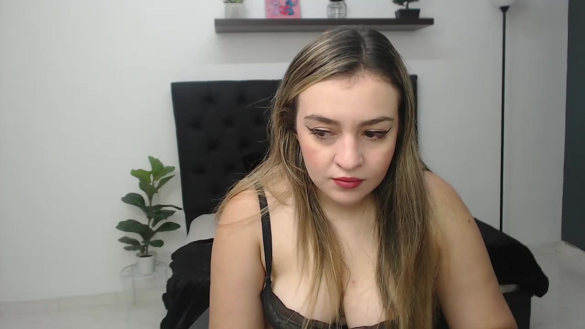 Gallery image thumbnail from CamilleDucan's myfreecams stream on, 02/21/2026, 12:45 image 11 of 20