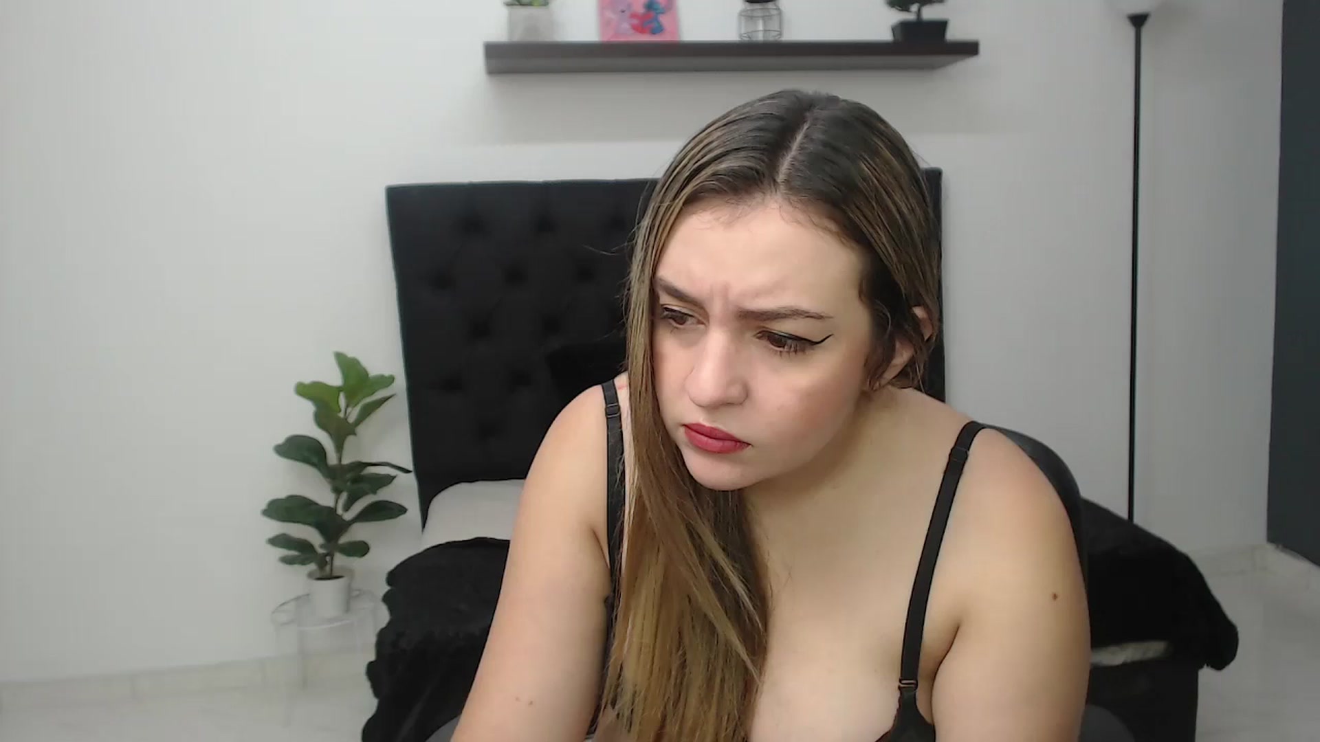 Gallery image thumbnail from CamilleDucan's myfreecams stream on, 02/21/2026, 12:45 image 17 of 20