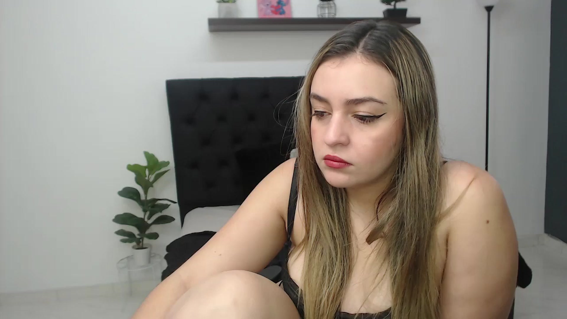 Gallery image thumbnail from CamilleDucan's myfreecams stream on, 02/21/2026, 13:17 image 9 of 20
