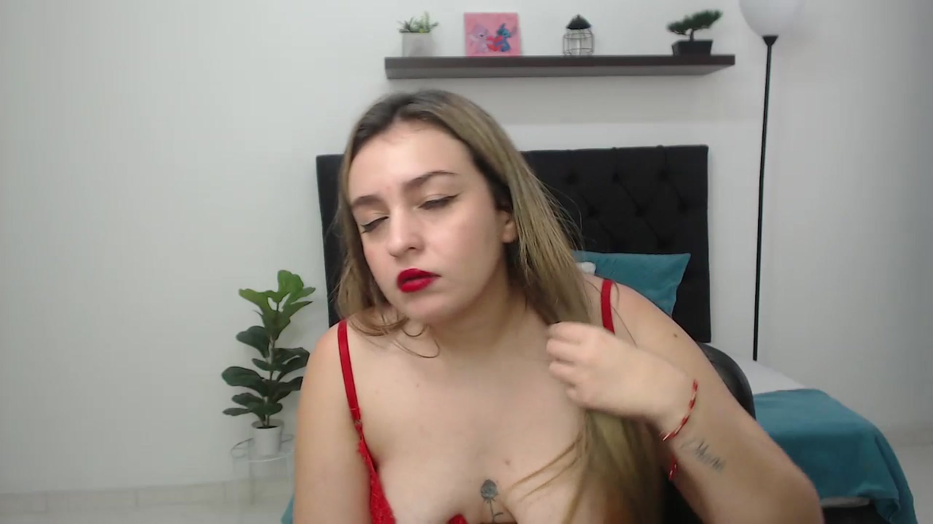 Gallery image thumbnail from CamilleDucan's myfreecams stream on, 02/25/2026, 19:04 image 10 of 20