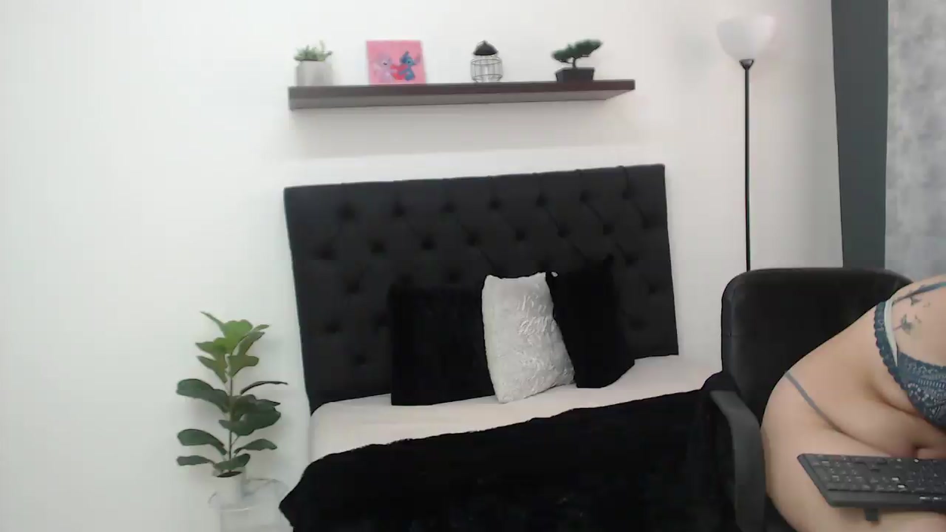 Gallery image thumbnail from CamilleDucan's myfreecams stream on, 07/21/2026, 17:04 image 7 of 20