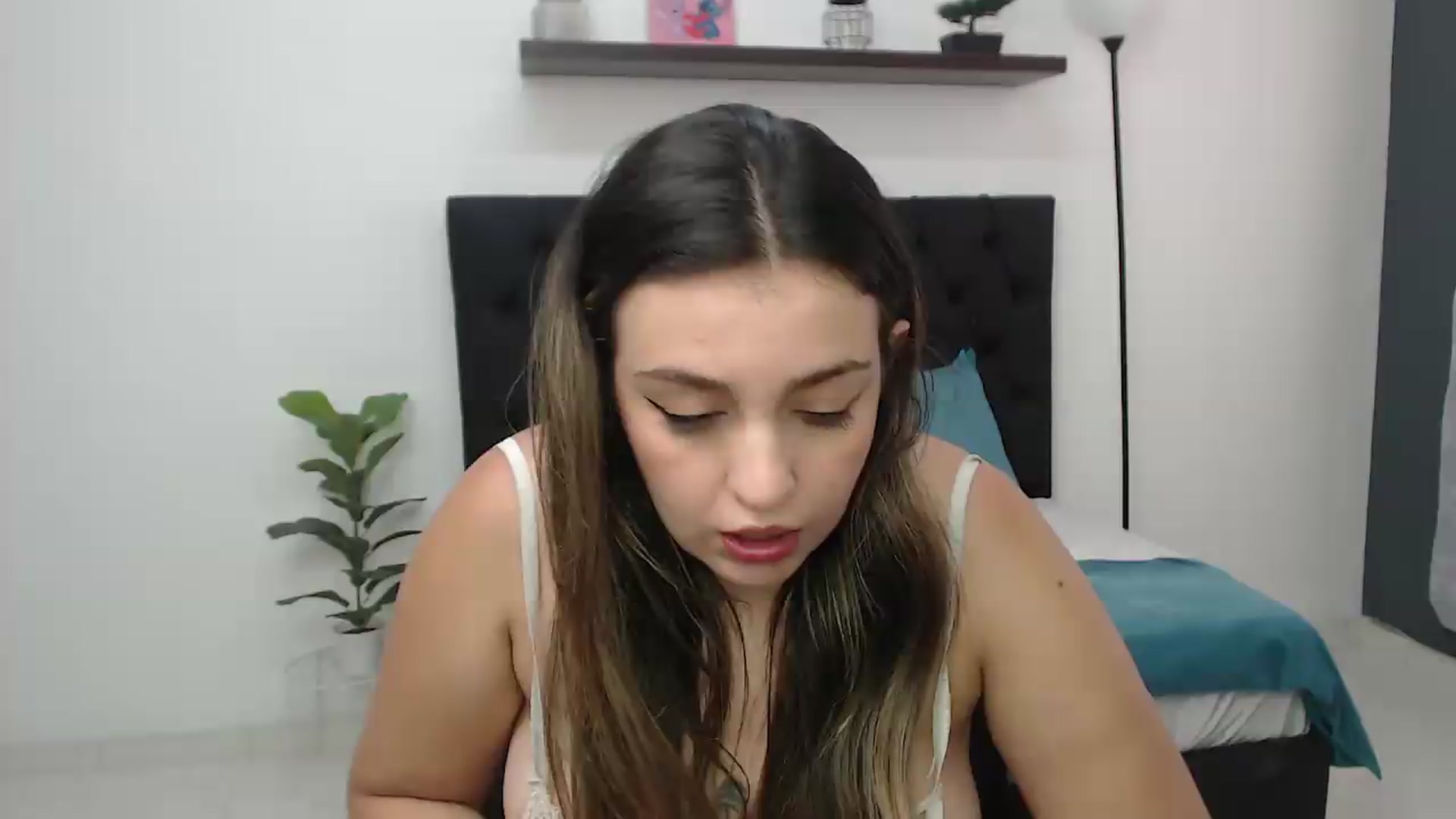 Gallery image thumbnail from CamilleDucan's myfreecams stream on, 08/19/2026, 16:36 image 13 of 20