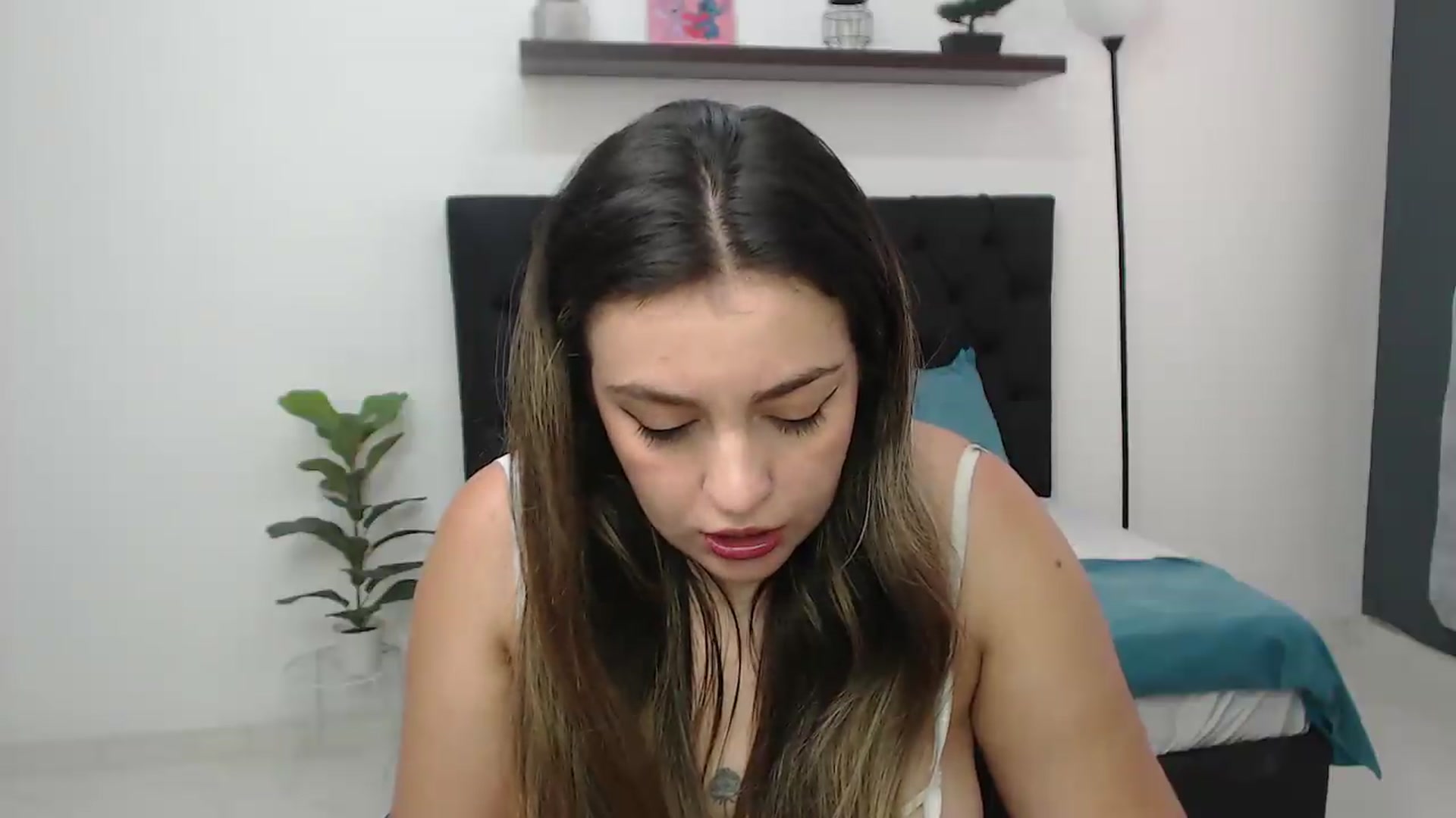 Gallery image thumbnail from CamilleDucan's myfreecams stream on, 08/19/2026, 16:36 image 16 of 20