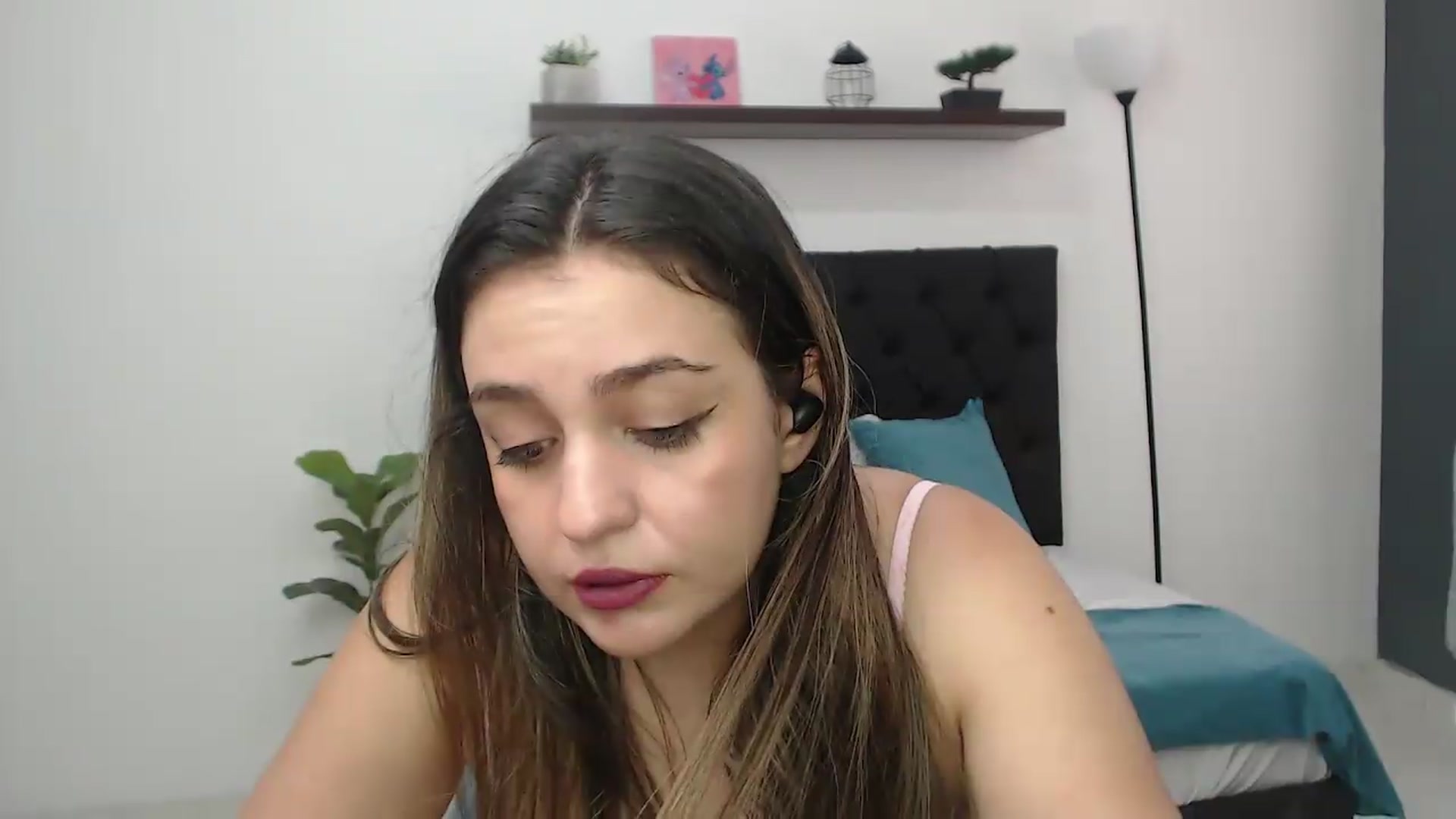 Gallery image thumbnail from CamilleDucan's myfreecams stream on, 08/27/2026, 17:04 image 16 of 20