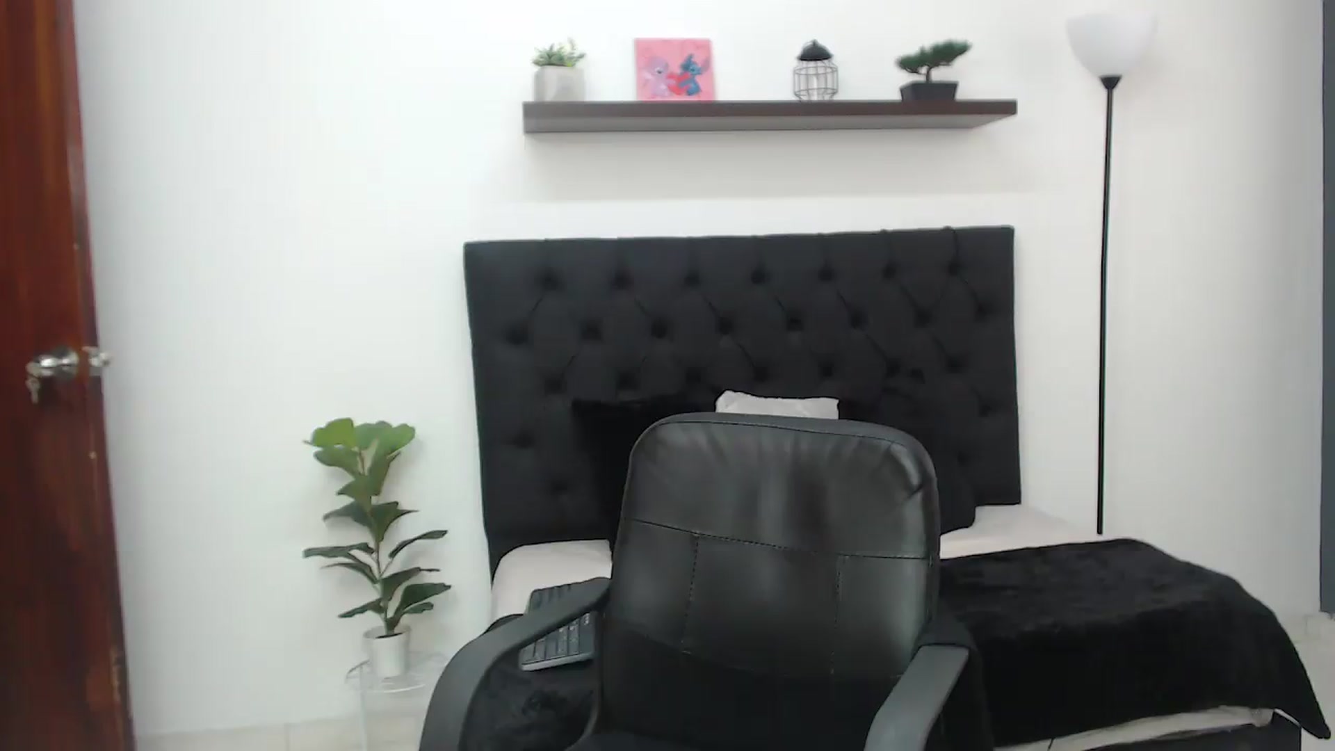 Gallery image thumbnail from CamilleDucan's myfreecams stream on, 09/08/2026, 18:47 image 4 of 20