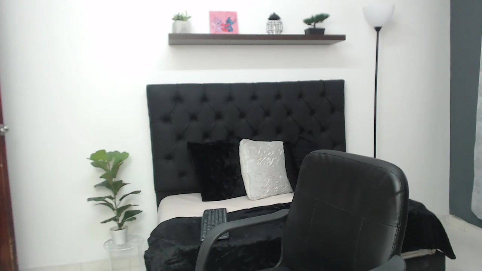 Gallery image thumbnail from CamilleDucan's myfreecams stream on, 09/11/2026, 18:49 image 18 of 20