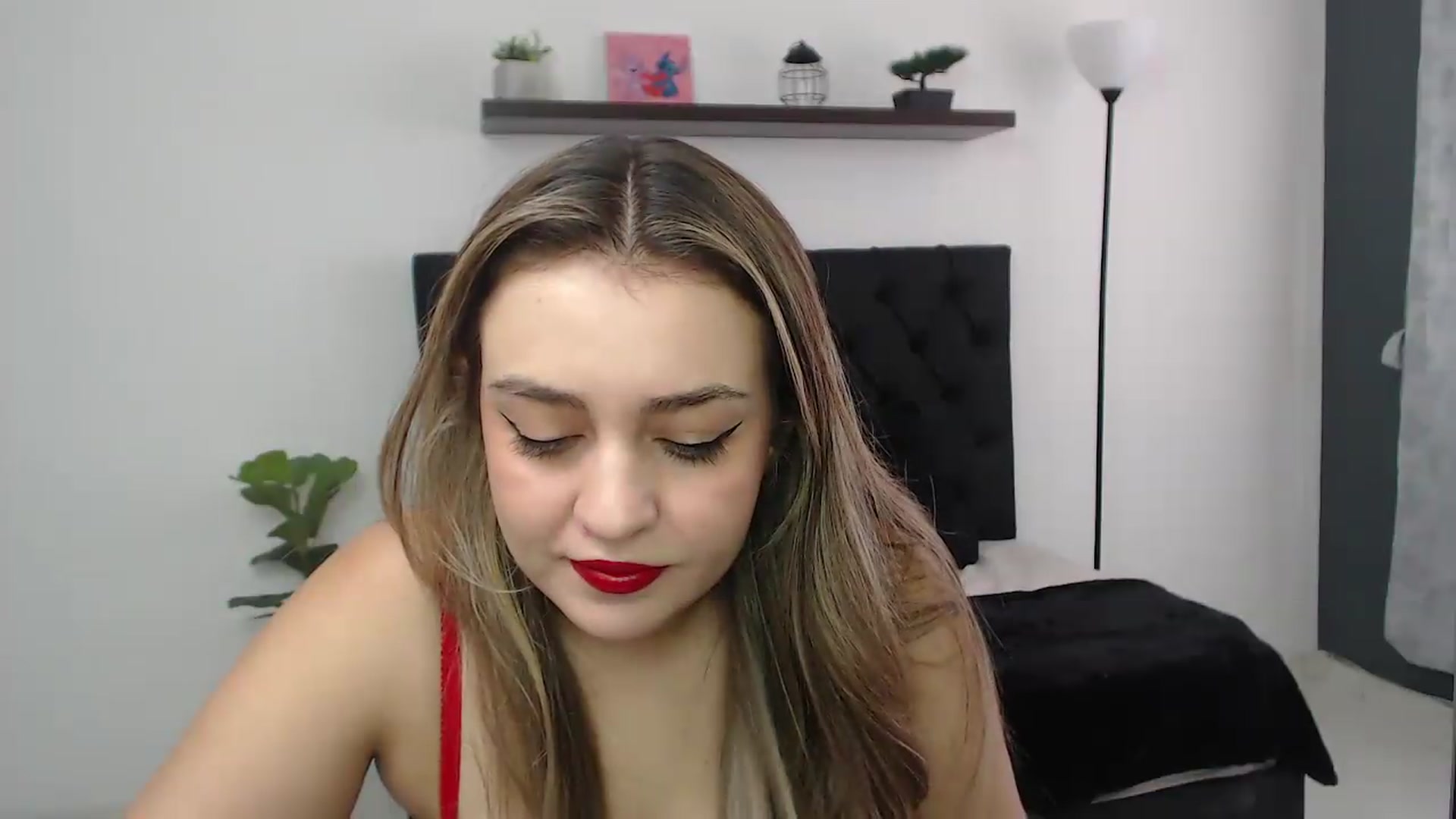 Gallery image thumbnail from CamilleDucan's myfreecams stream on, 09/18/2026, 14:29 image 6 of 20
