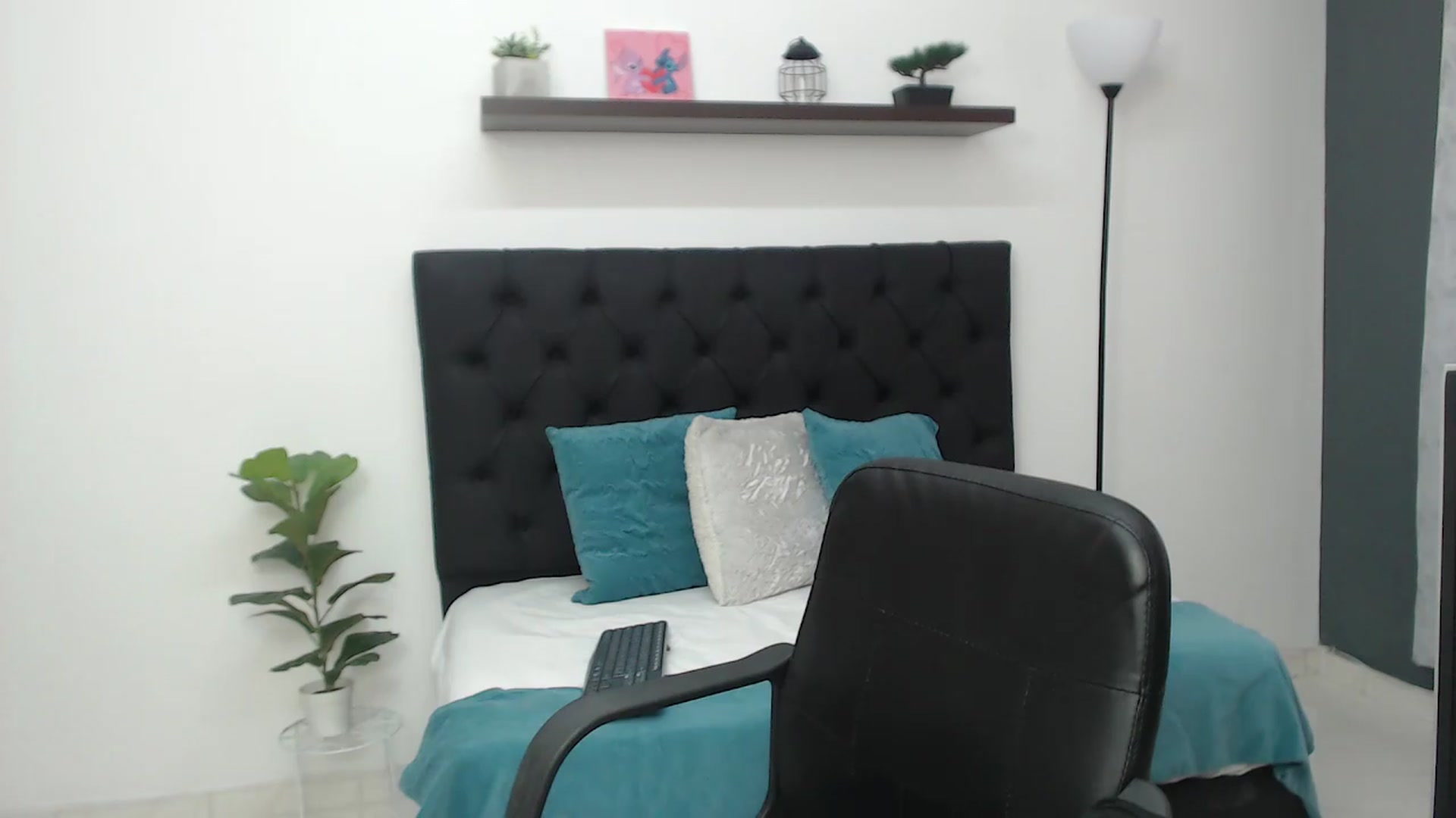 Gallery image thumbnail from CamilleDucan's myfreecams stream on, 09/22/2026, 18:51 image 18 of 20