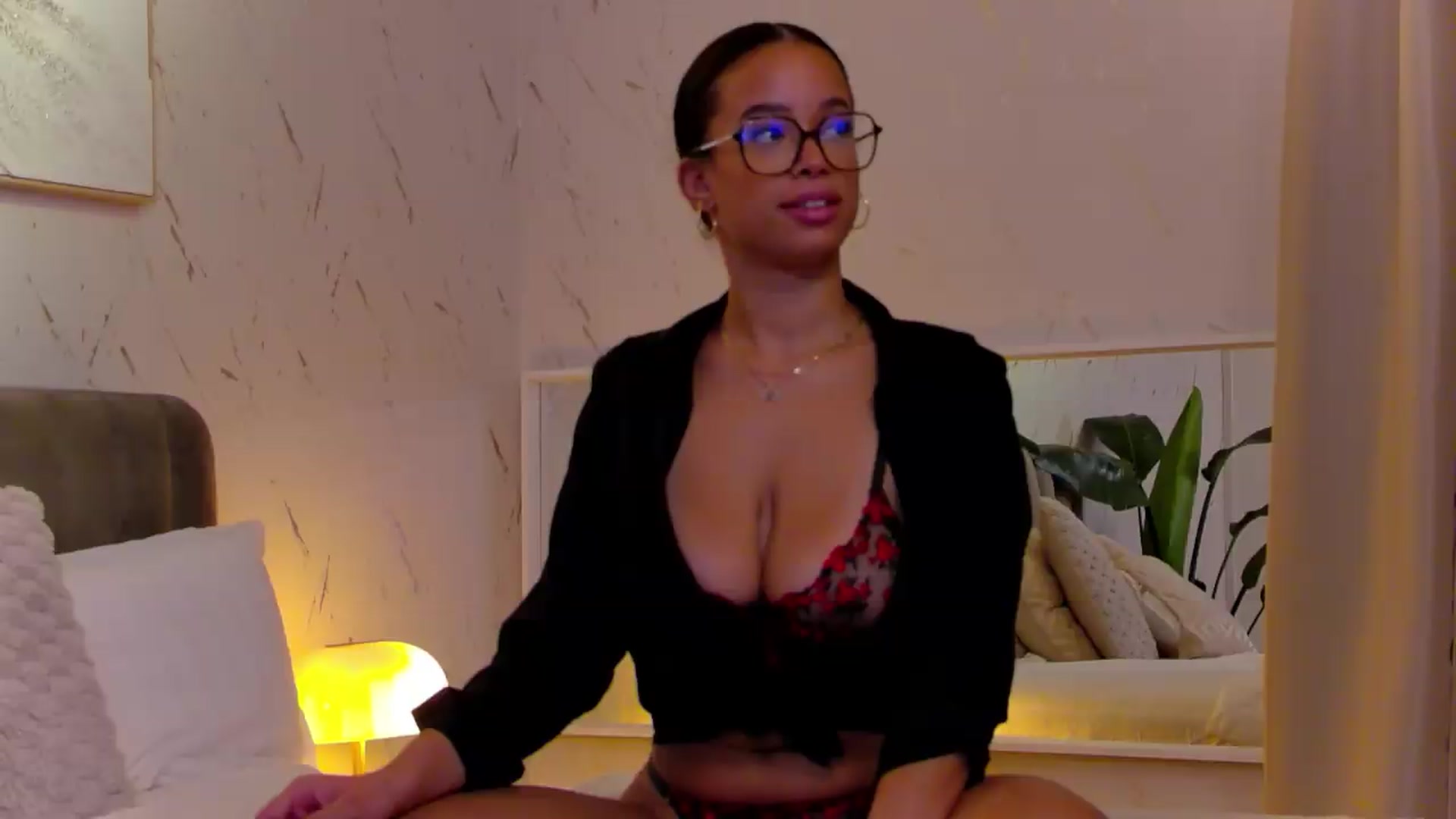 Gallery image thumbnail from CamilleeAmourr's myfreecams stream on, 08/21/2026, 08:01 image 4 of 20