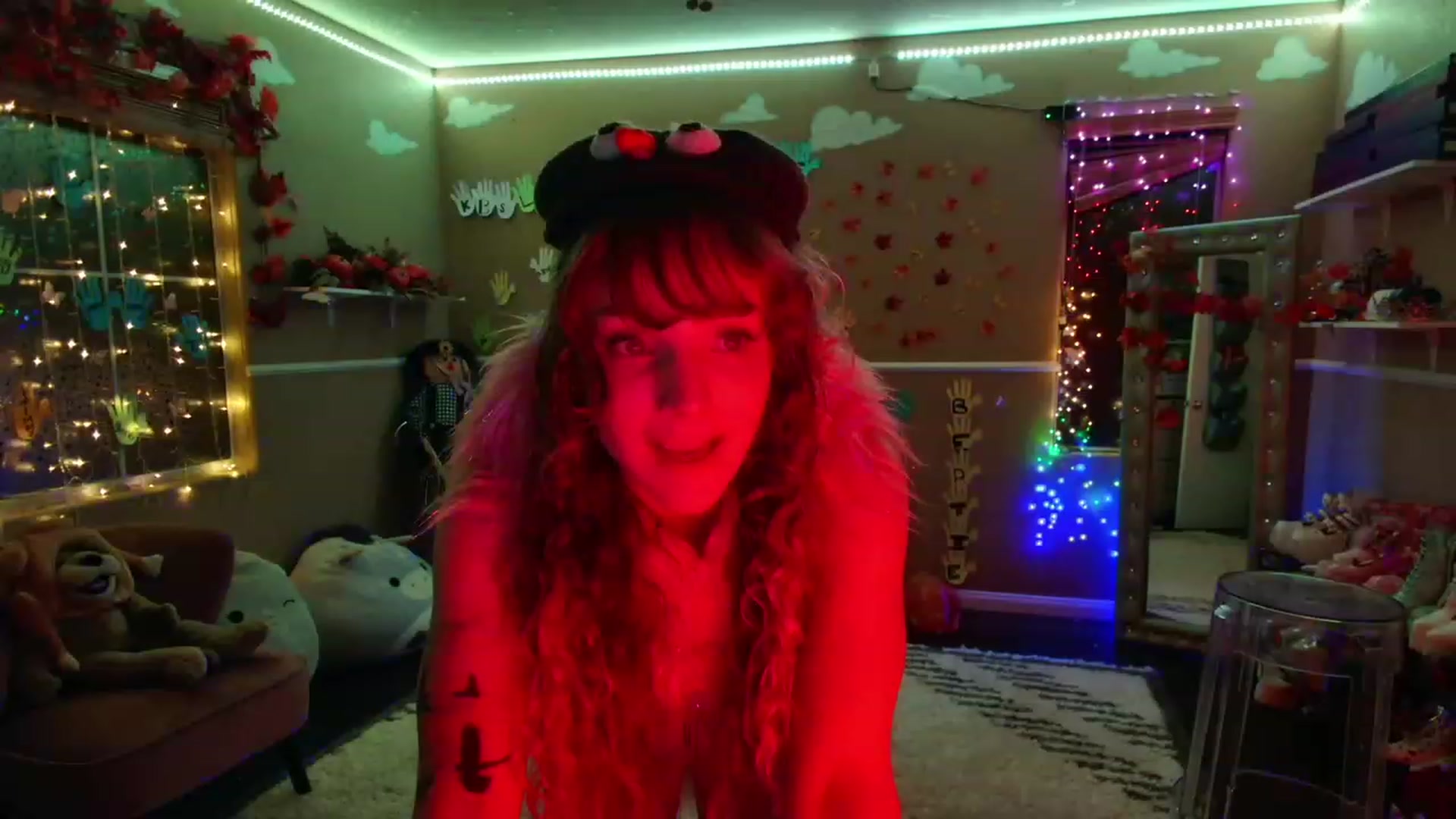 Gallery image thumbnail from CamilysGiving's myfreecams stream on, 11/16/2022, 07:52 image 18 of 20