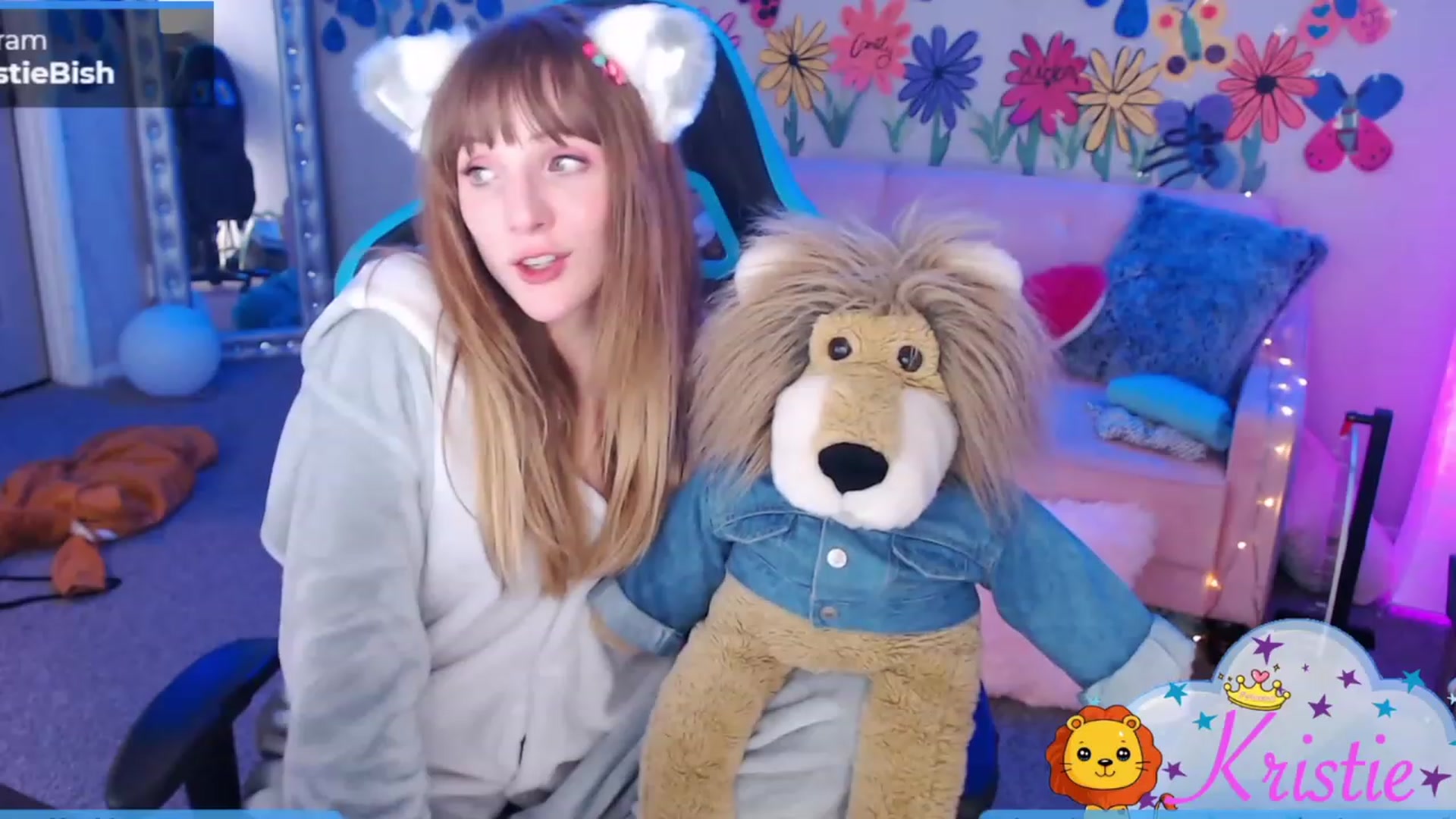 Gallery image thumbnail from CamilysGiving's myfreecams stream on, 11/23/2022, 09:02 image 15 of 20