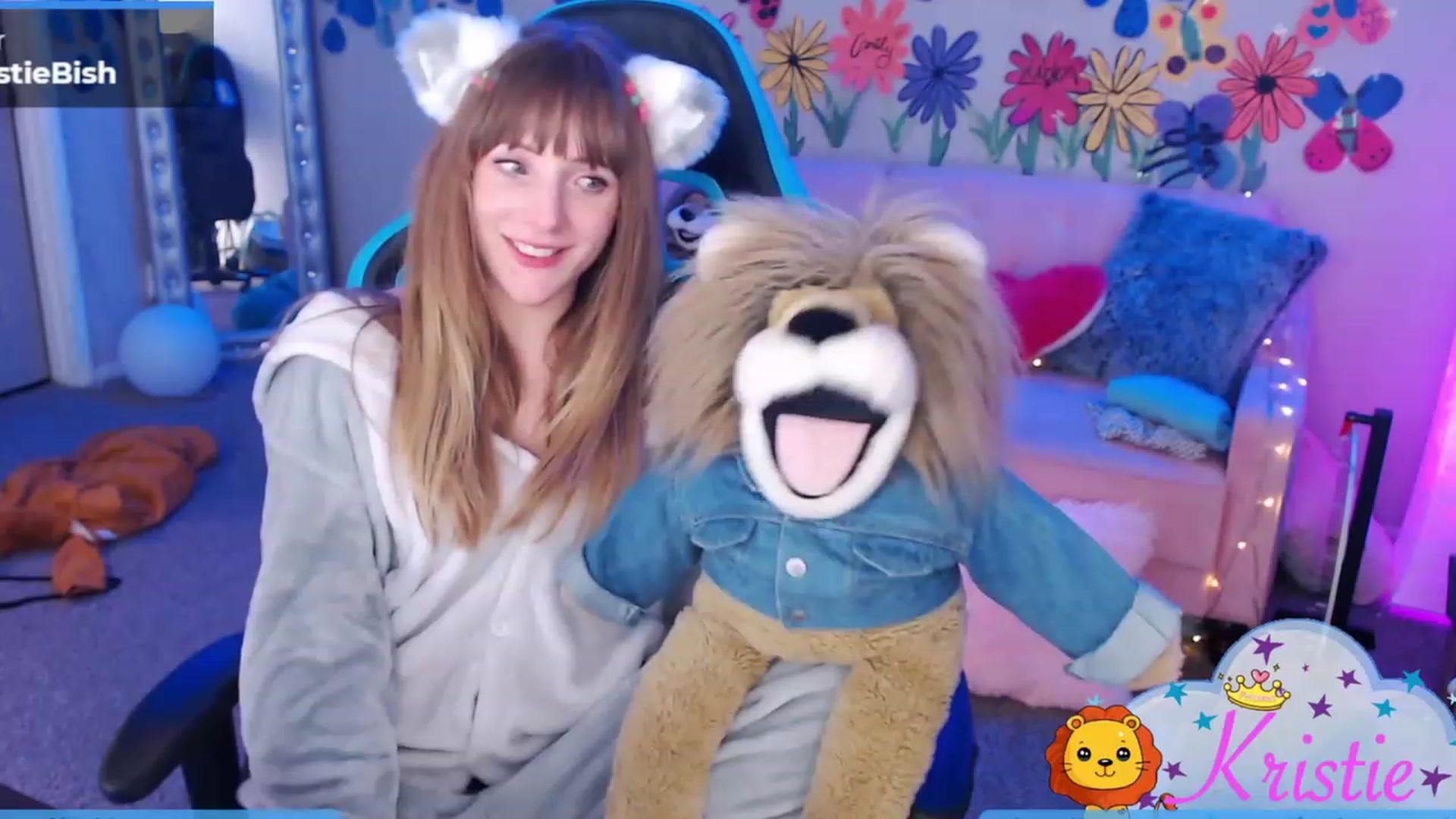 Gallery image thumbnail from CamilysGiving's myfreecams stream on, 11/23/2022, 09:02 image 17 of 20