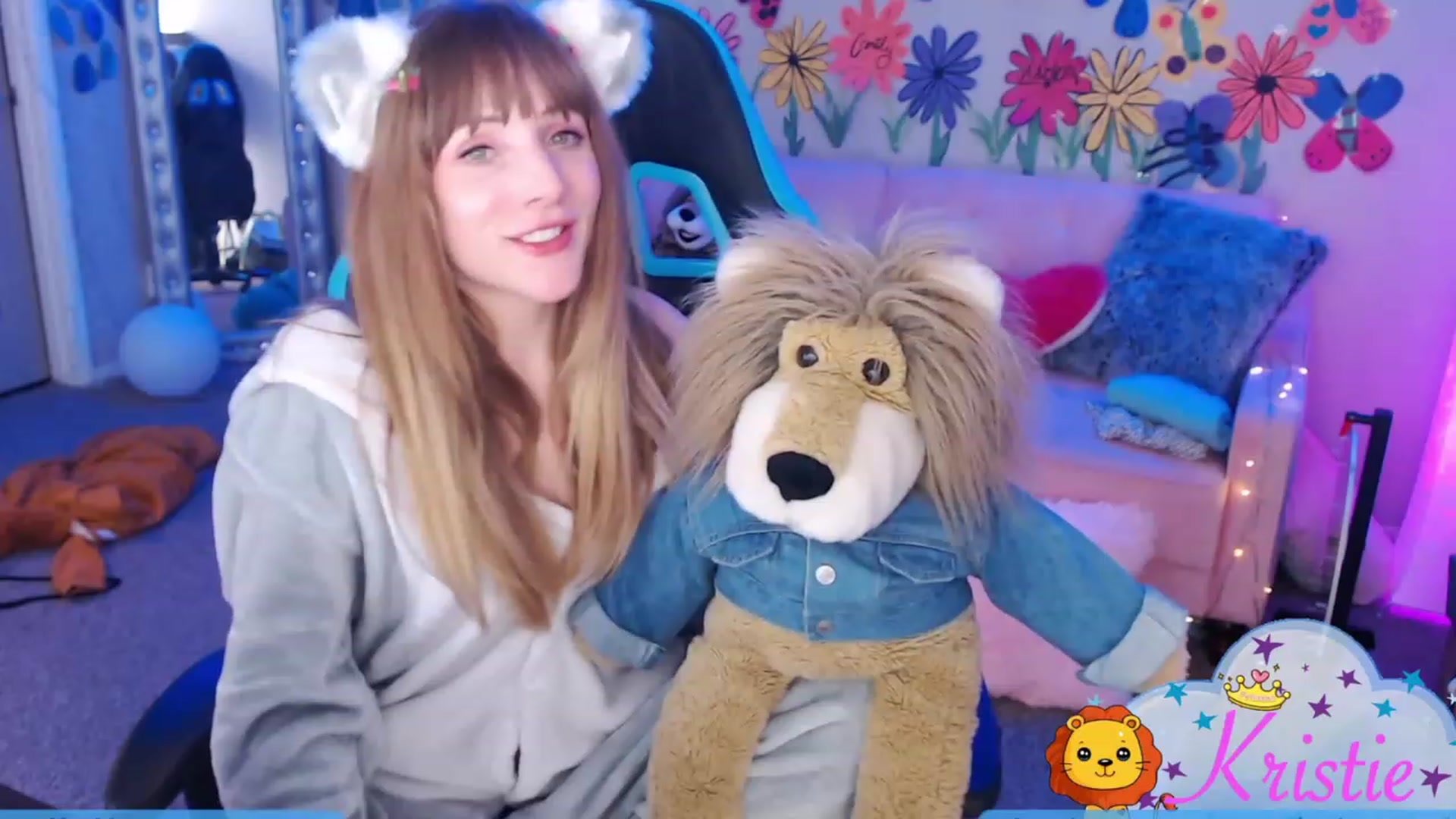 Gallery image thumbnail from CamilysGiving's myfreecams stream on, 11/24/2022, 08:46 image 14 of 20