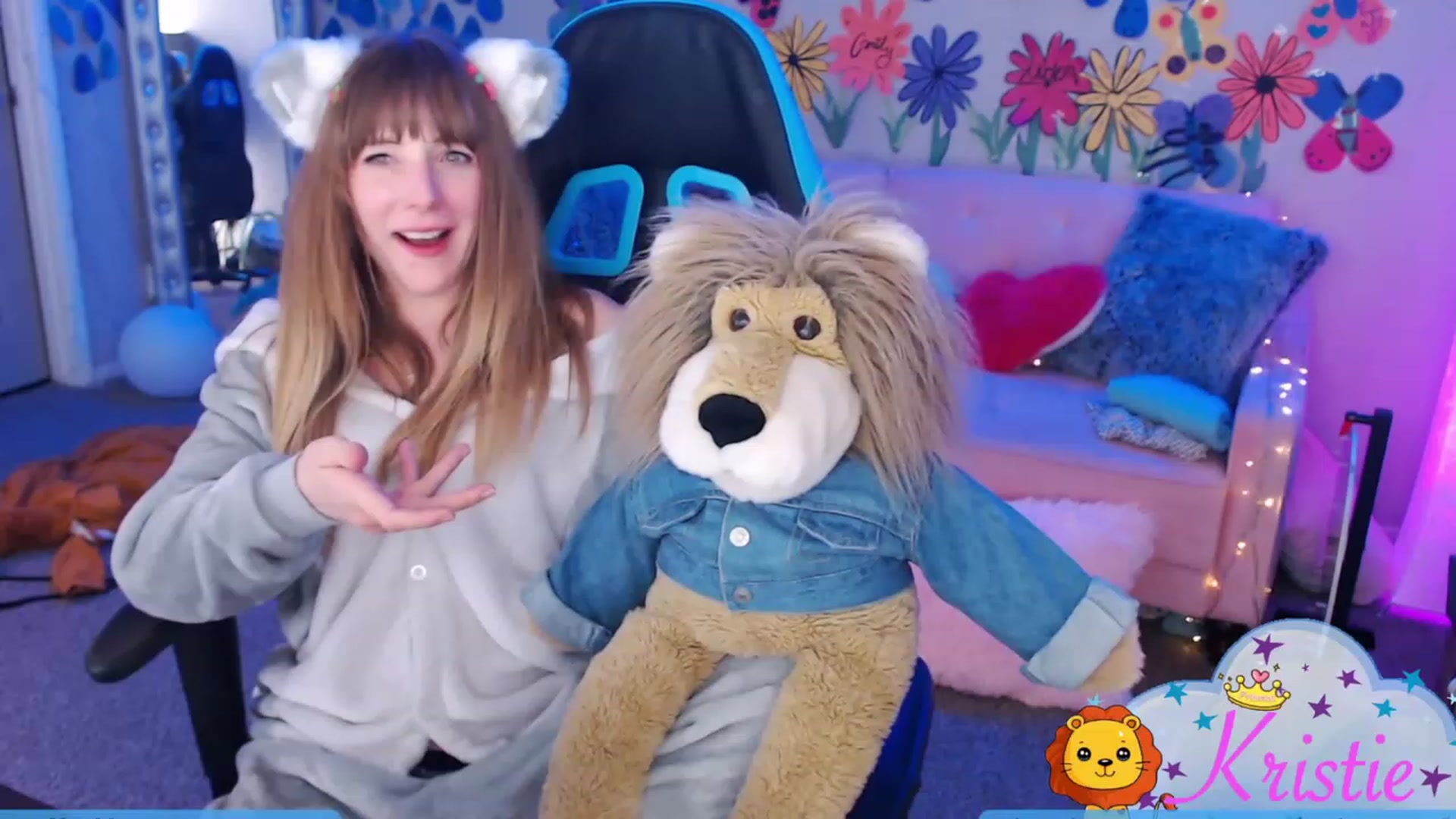 Gallery image thumbnail from CamilysGiving's myfreecams stream on, 11/24/2022, 08:46 image 15 of 20