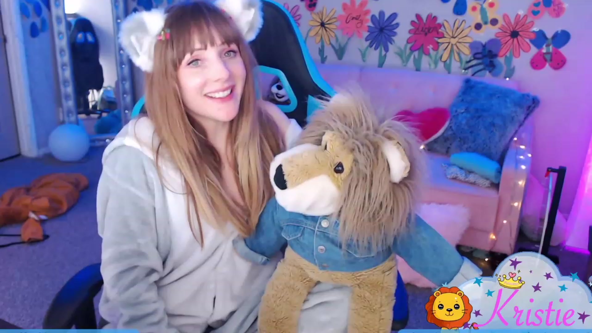 Gallery image thumbnail from CamilysGiving's myfreecams stream on, 11/24/2022, 08:46 image 13 of 20