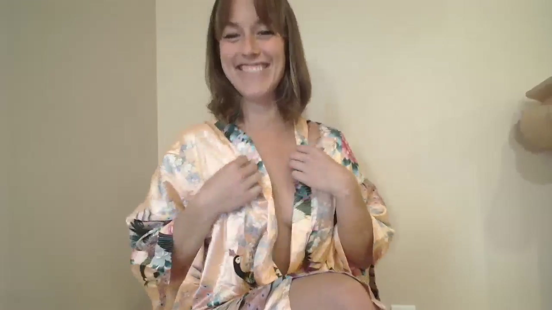 Gallery image thumbnail from CammyCaptain's myfreecams stream on, 10/03/2024, 18:02 image 17 of 20