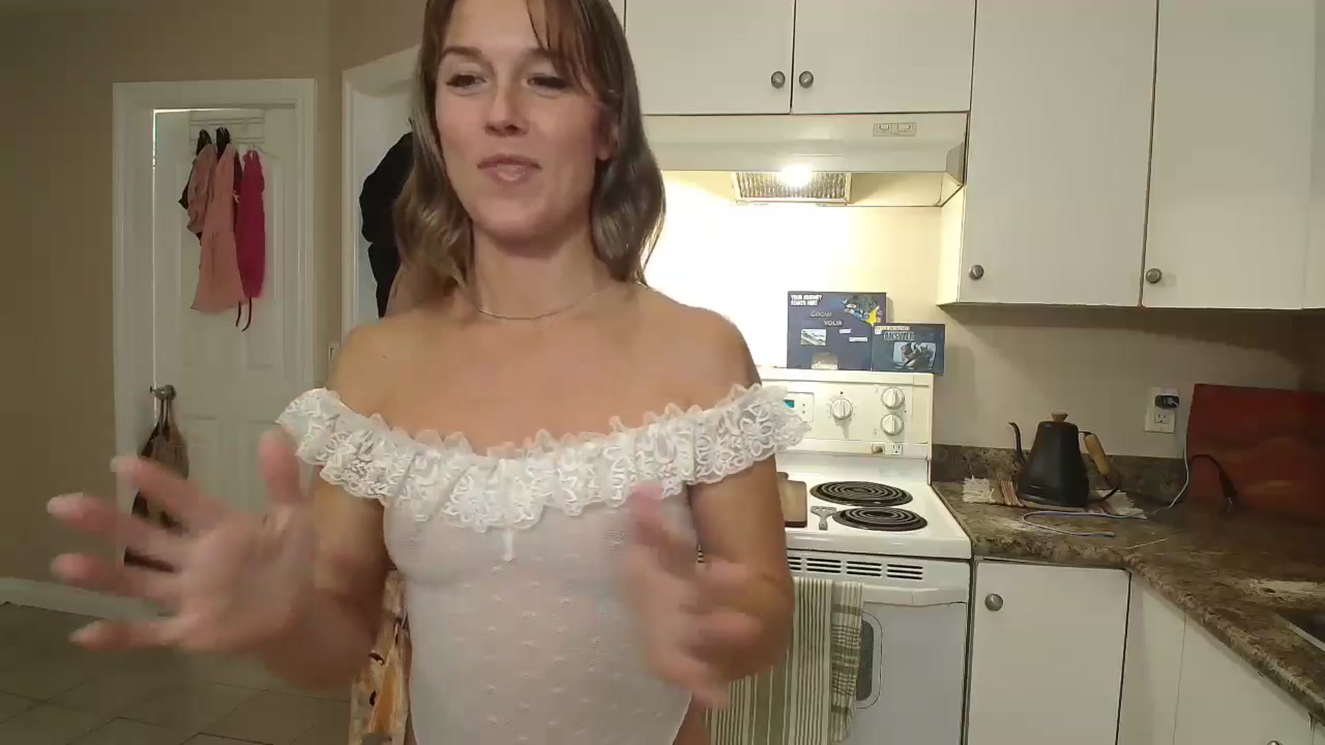 Gallery image thumbnail from CammyCaptain's myfreecams stream on, 10/15/2024, 23:56 image 4 of 20