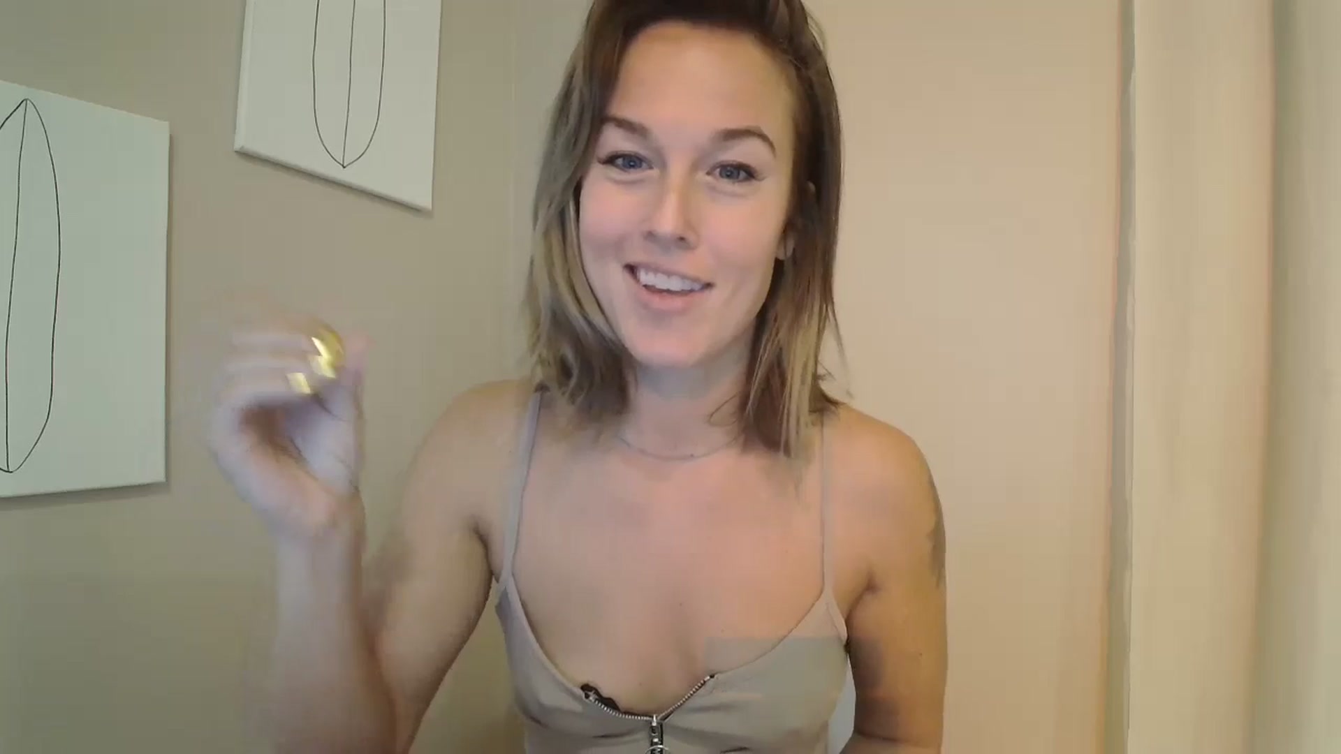 Gallery image thumbnail from CammyCaptain's myfreecams stream on, 10/16/2024, 16:36 image 14 of 20