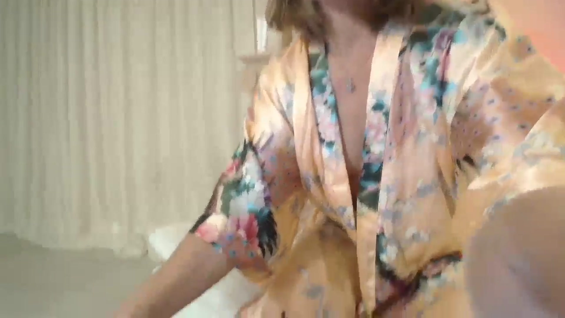 Gallery image thumbnail from CammyCaptain's myfreecams stream on, 10/17/2024, 03:17 image 16 of 20