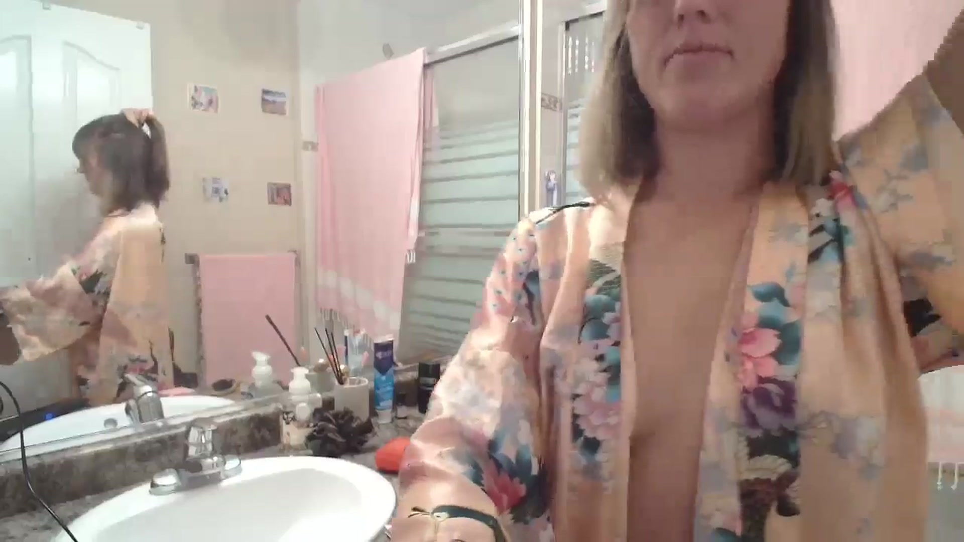 Gallery image thumbnail from CammyCaptain's myfreecams stream on, 10/22/2024, 19:24 image 5 of 20
