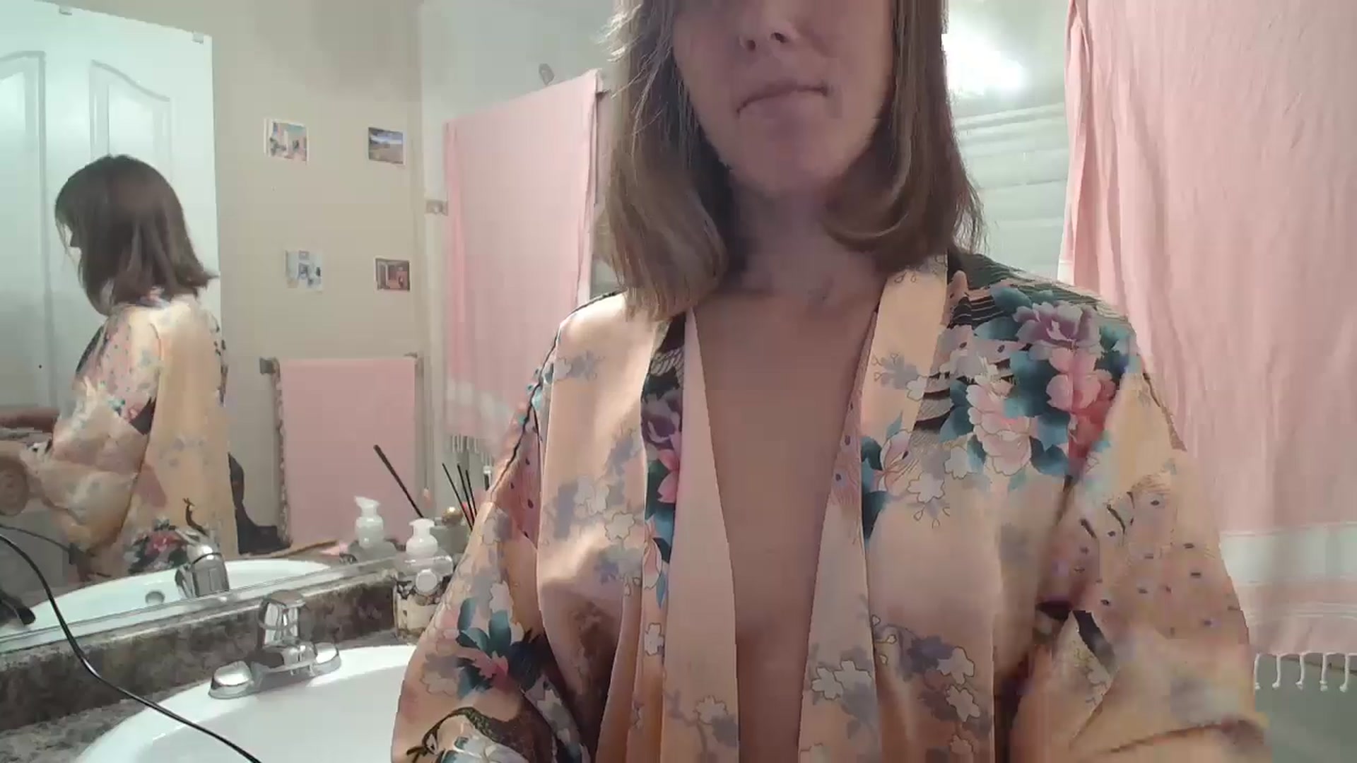 Gallery image thumbnail from CammyCaptain's myfreecams stream on, 10/22/2024, 19:24 image 11 of 20