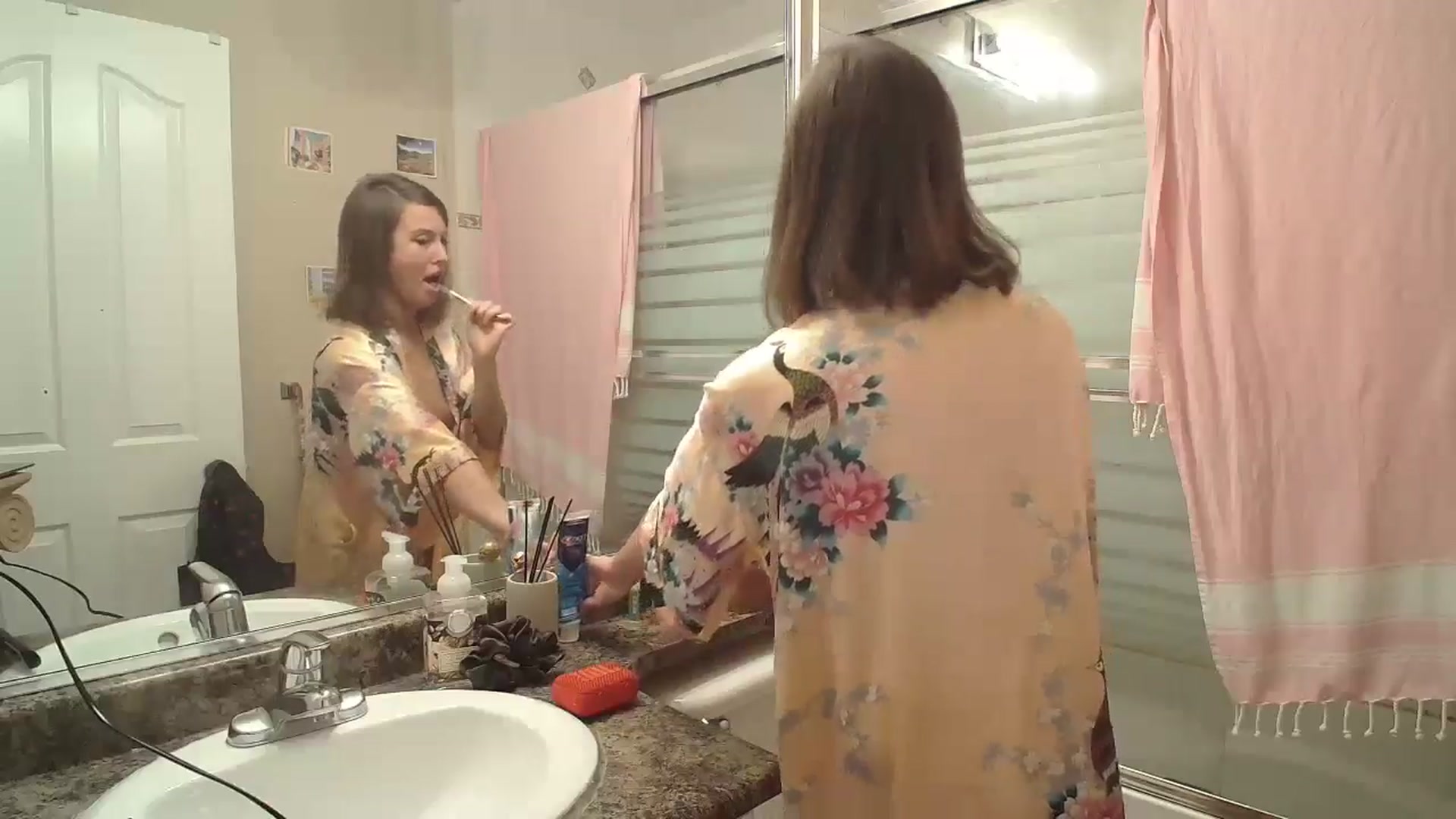 Gallery image thumbnail from CammyCaptain's myfreecams stream on, 10/22/2024, 19:24 image 19 of 20