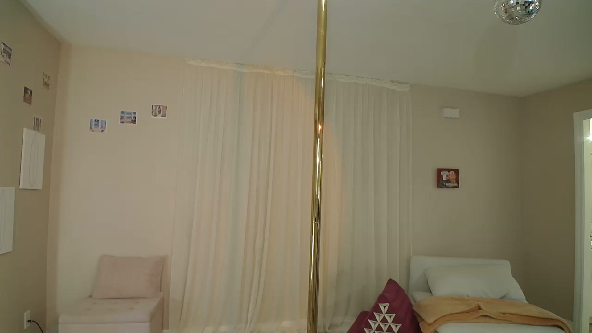 Gallery image thumbnail from CammyCaptain's myfreecams stream on, 10/24/2024, 18:12 image 6 of 20