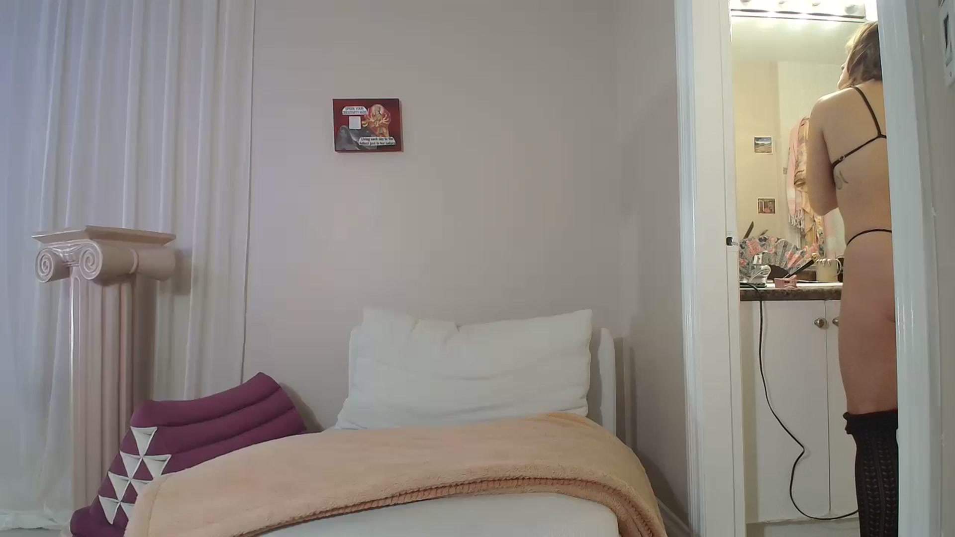 Gallery image thumbnail from CammyCaptain's myfreecams stream on, 10/29/2024, 17:36 image 18 of 20