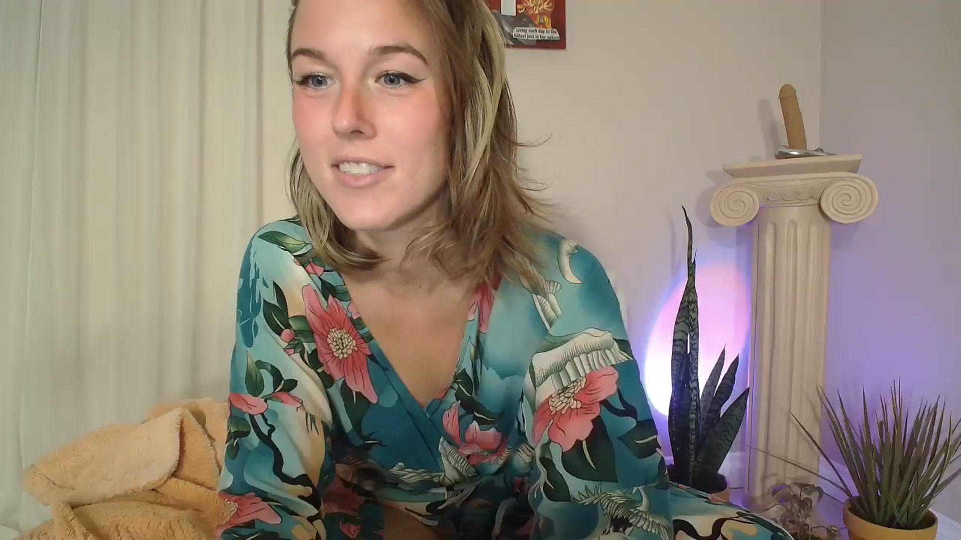 Gallery image thumbnail from CammyCaptain's myfreecams stream on, 10/30/2024, 20:35 image 16 of 20