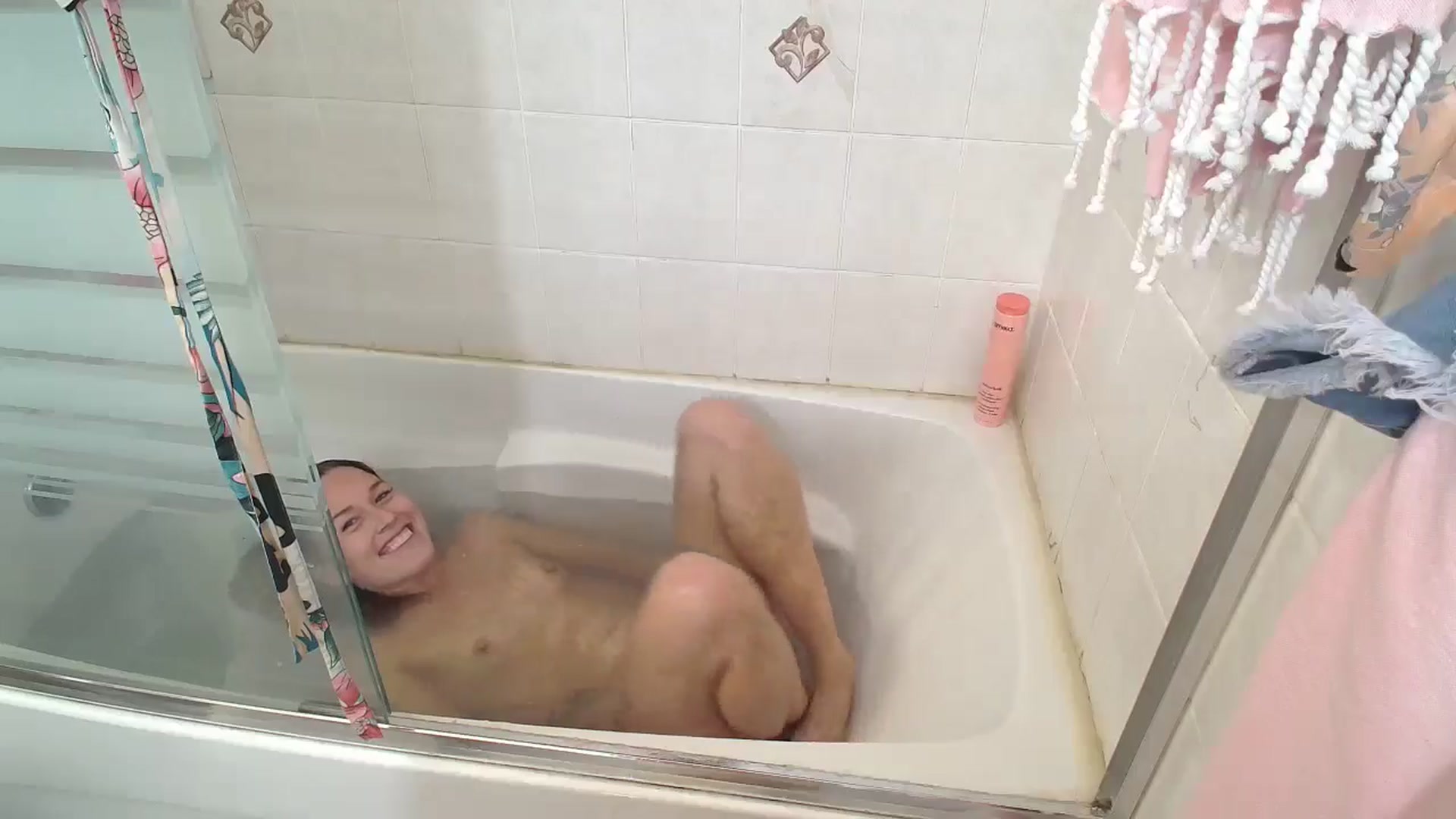 Gallery image thumbnail from CammyCaptain's myfreecams stream on, 10/31/2024, 01:12 image 8 of 20