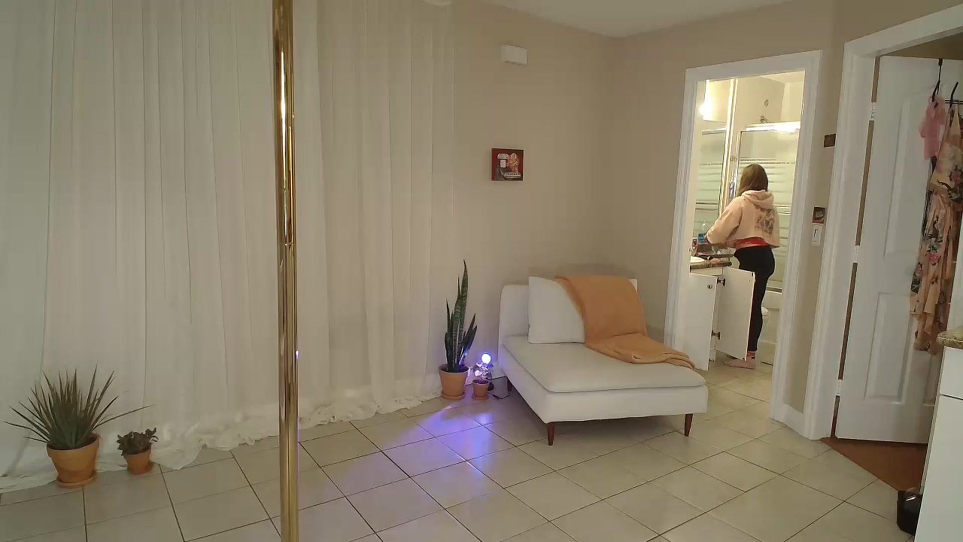 Gallery image thumbnail from CammyCaptain's myfreecams stream on, 11/04/2024, 23:49 image 2 of 20