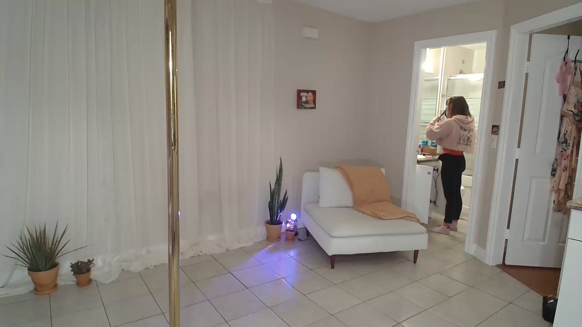 Gallery image thumbnail from CammyCaptain's myfreecams stream on, 11/04/2024, 23:49 image 12 of 20