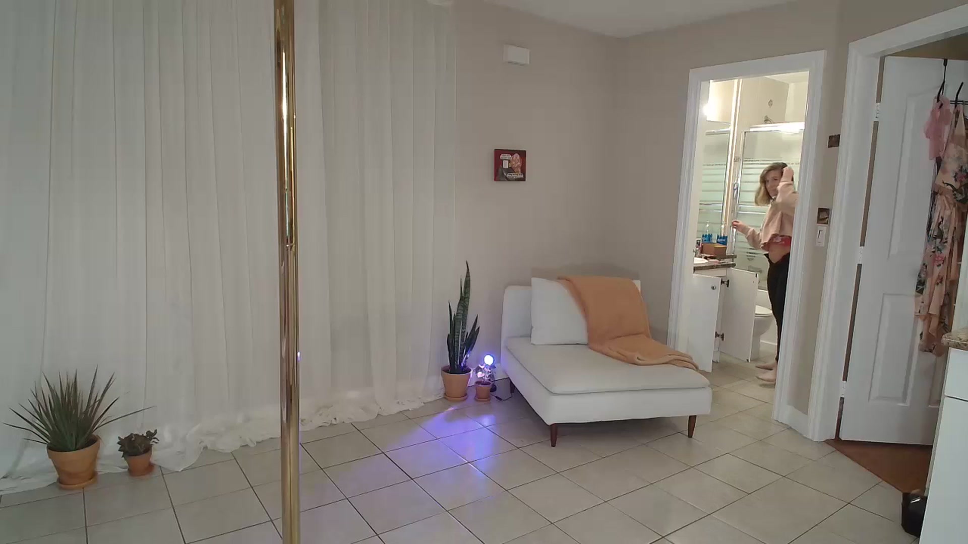 Gallery image thumbnail from CammyCaptain's myfreecams stream on, 11/04/2024, 23:49 image 5 of 20