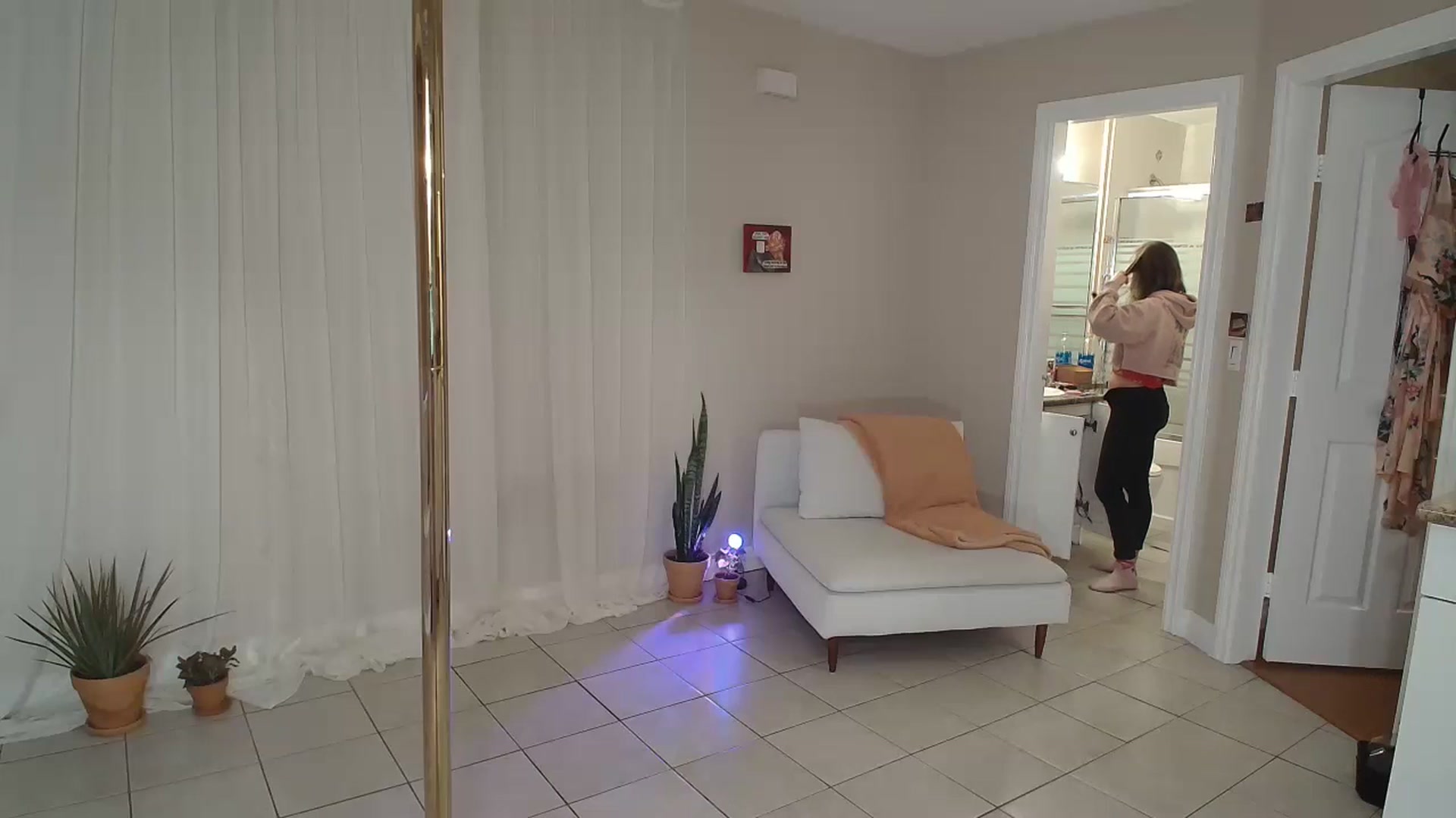 Gallery image thumbnail from CammyCaptain's myfreecams stream on, 11/04/2024, 23:49 image 6 of 20